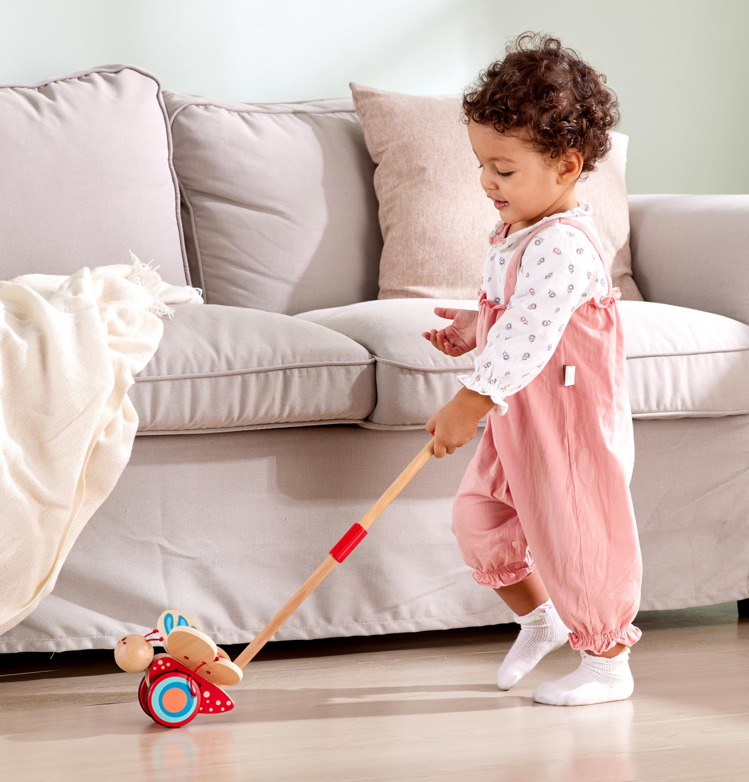Hape Farfallina Colorata Giocattolo da Trainare in Legno con Ali