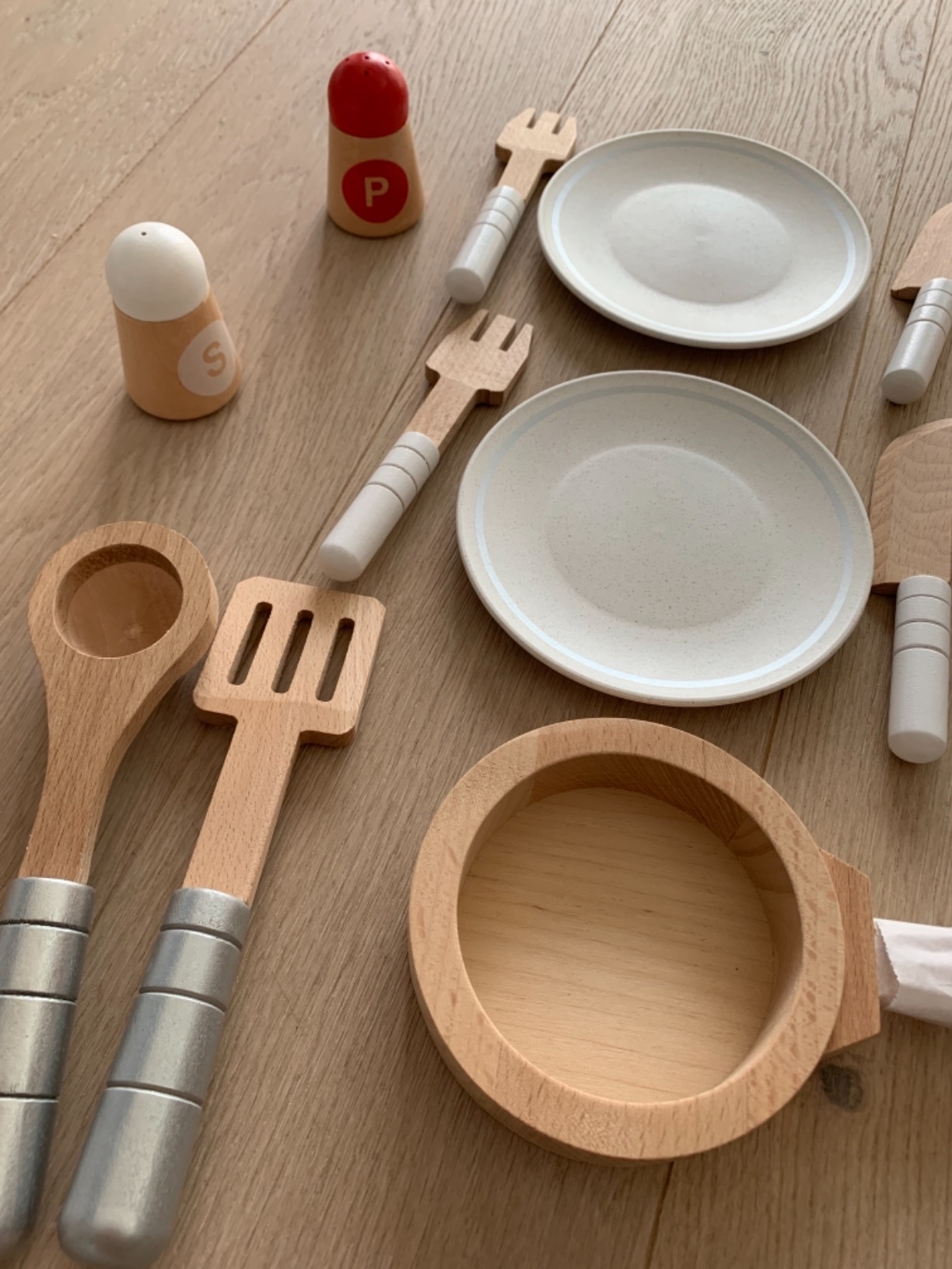 Hape Set Cucina e Servi Legno 13 Pezzi Gioco Ruolo 3 Anni+