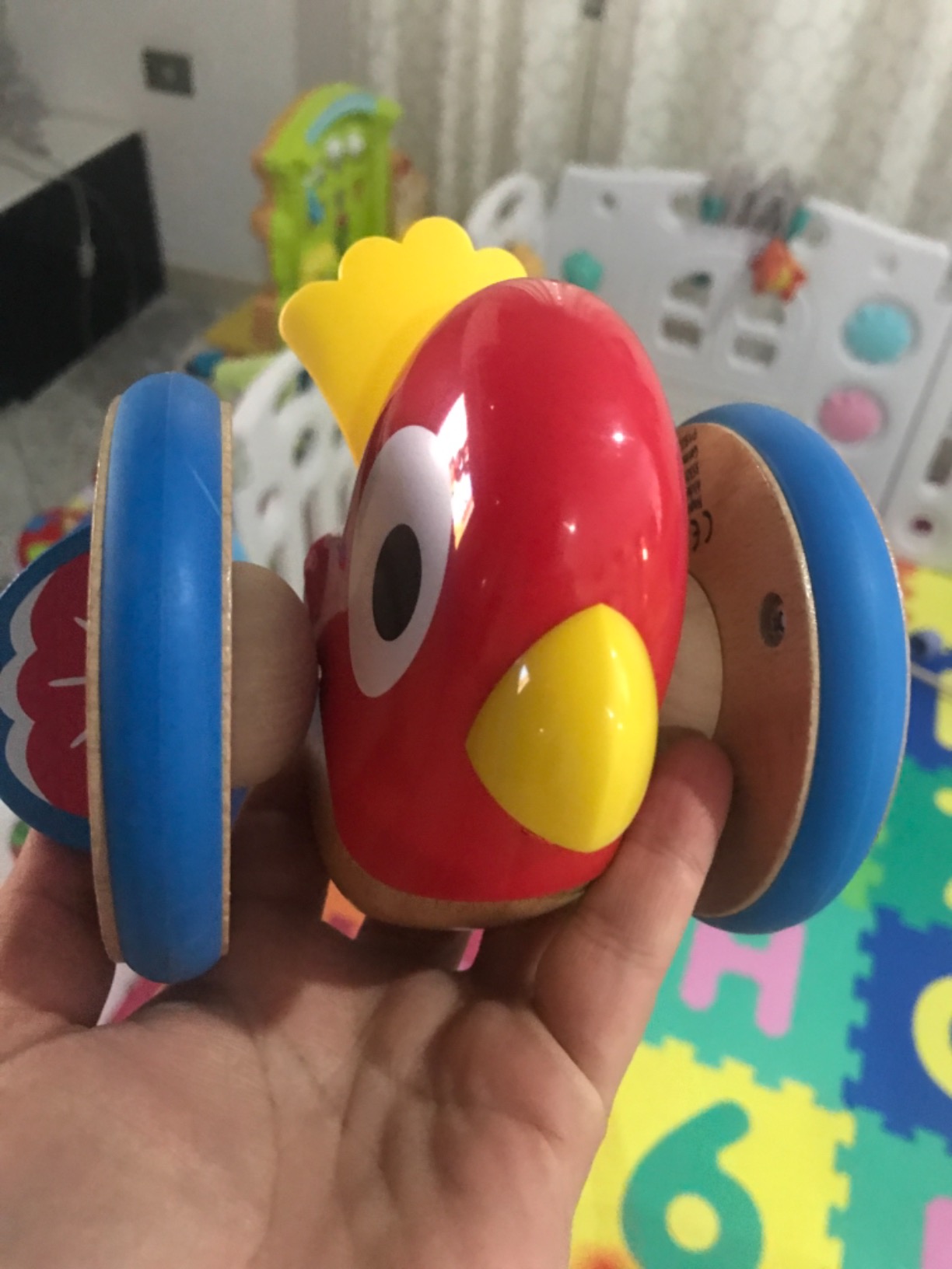 Hape E0360 Uccellino Spingi&Tira trainabile legno da 12 mesi