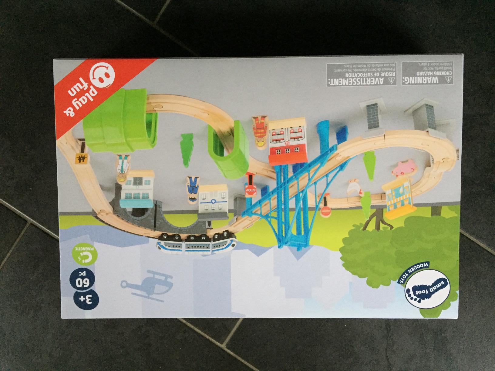 smallfoot 11492 ferrovia in legno con ponte sospeso due livelli