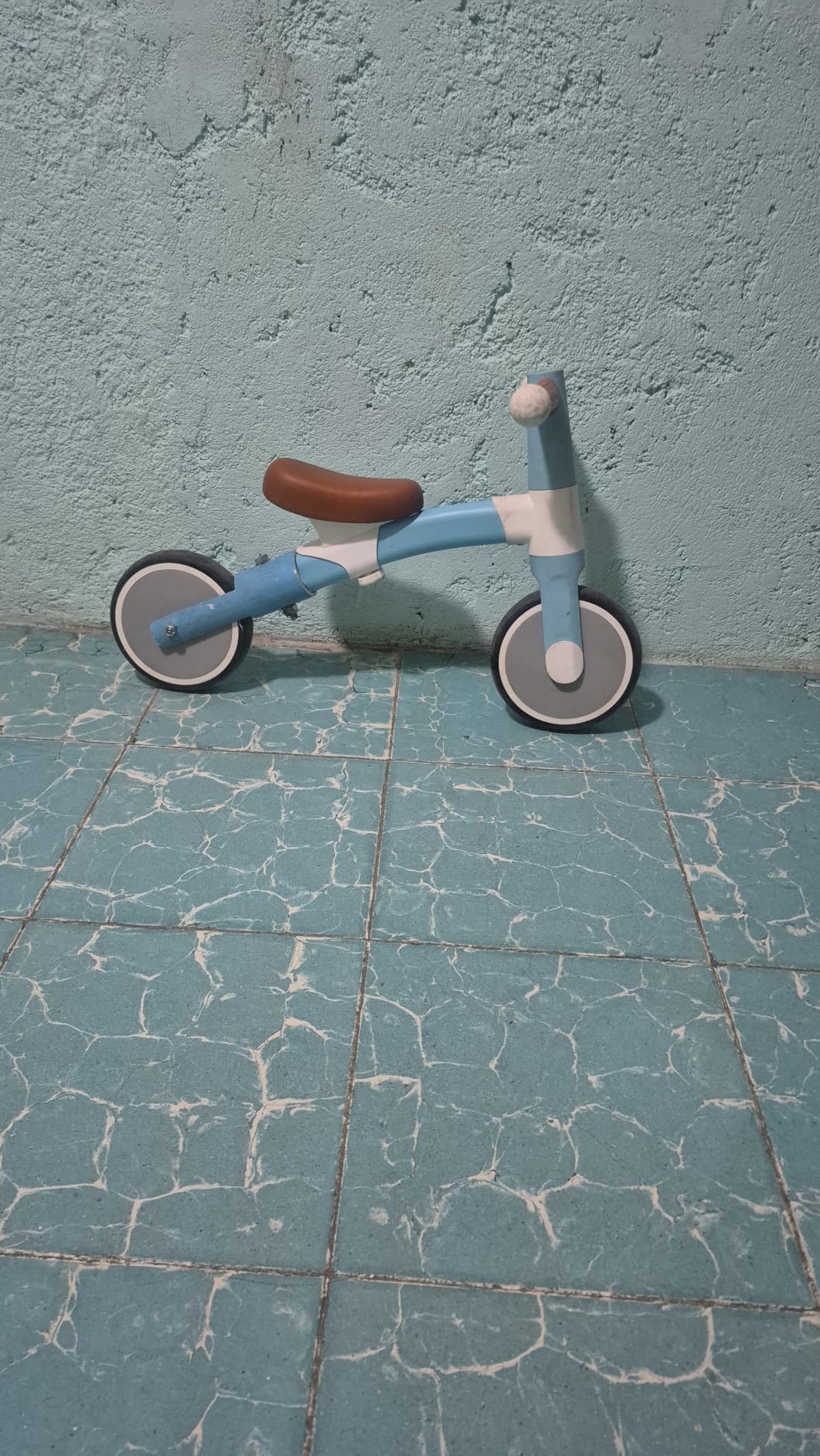Hape Triciclo Azzurro Balance Bike 3 Ruote 18 Mesi