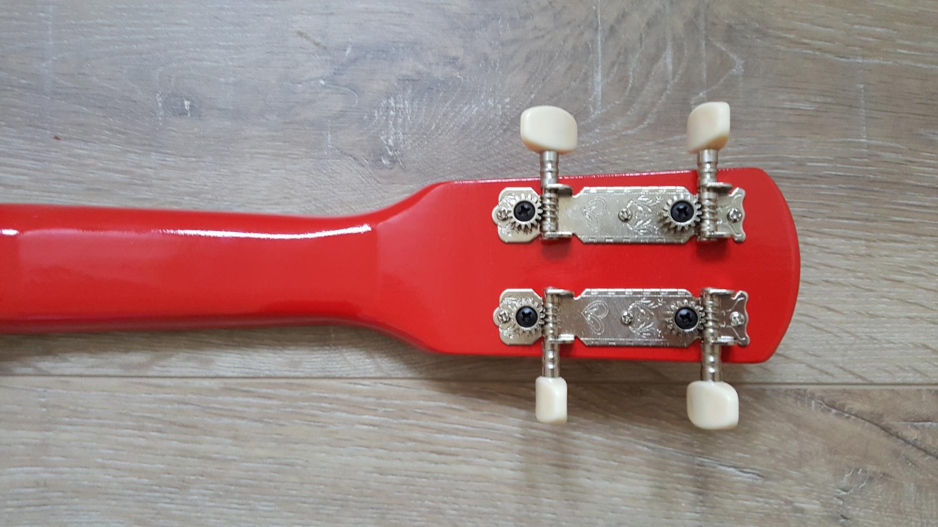 Hape E0603 ukulele in legno rosso accordabile dai 3 anni