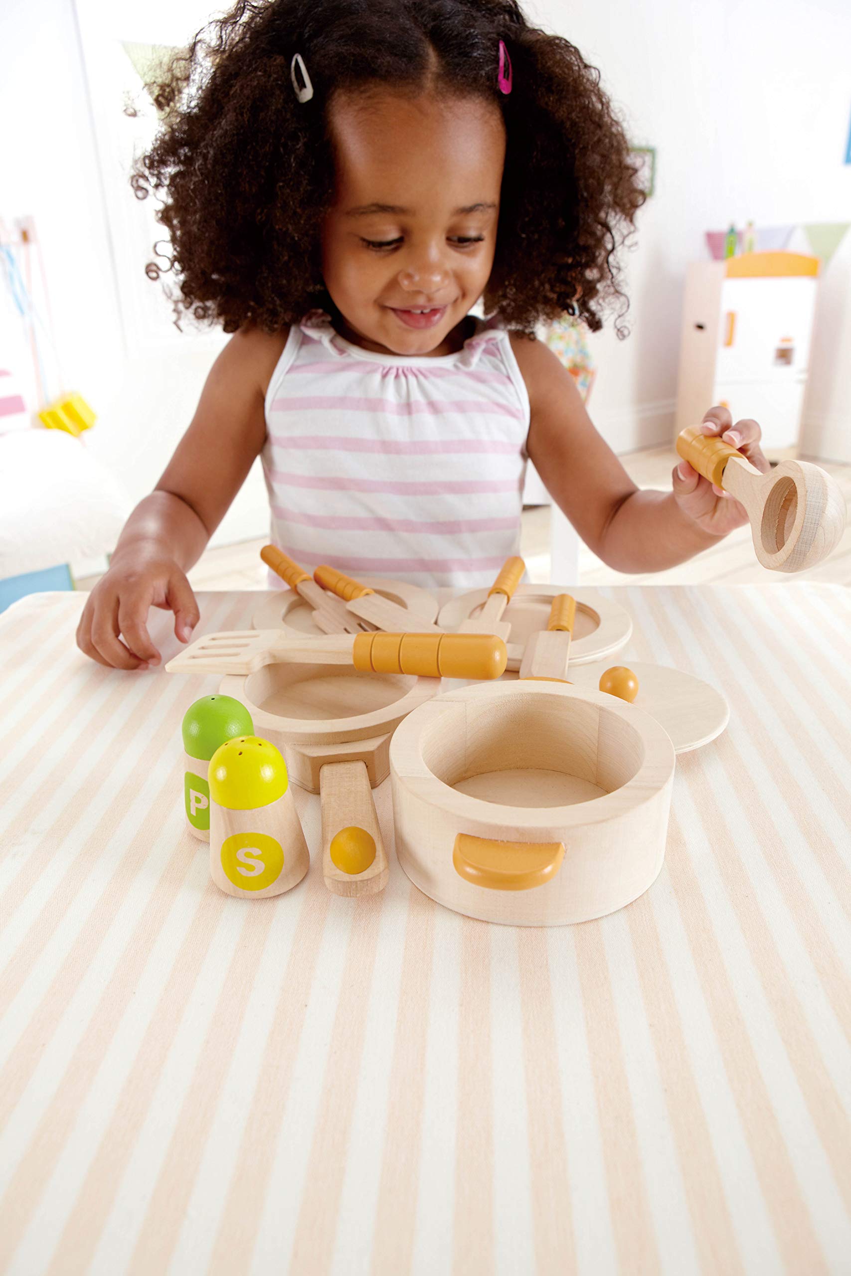 Hape E3103 set pentole e piatti legno cucina 15 pezzi