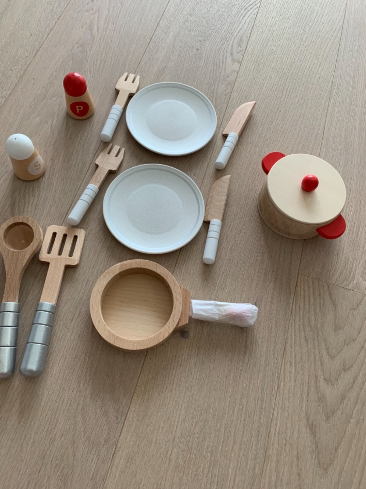 Hape Set Cucina e Servi Legno 13 Pezzi Gioco Ruolo 3 Anni+