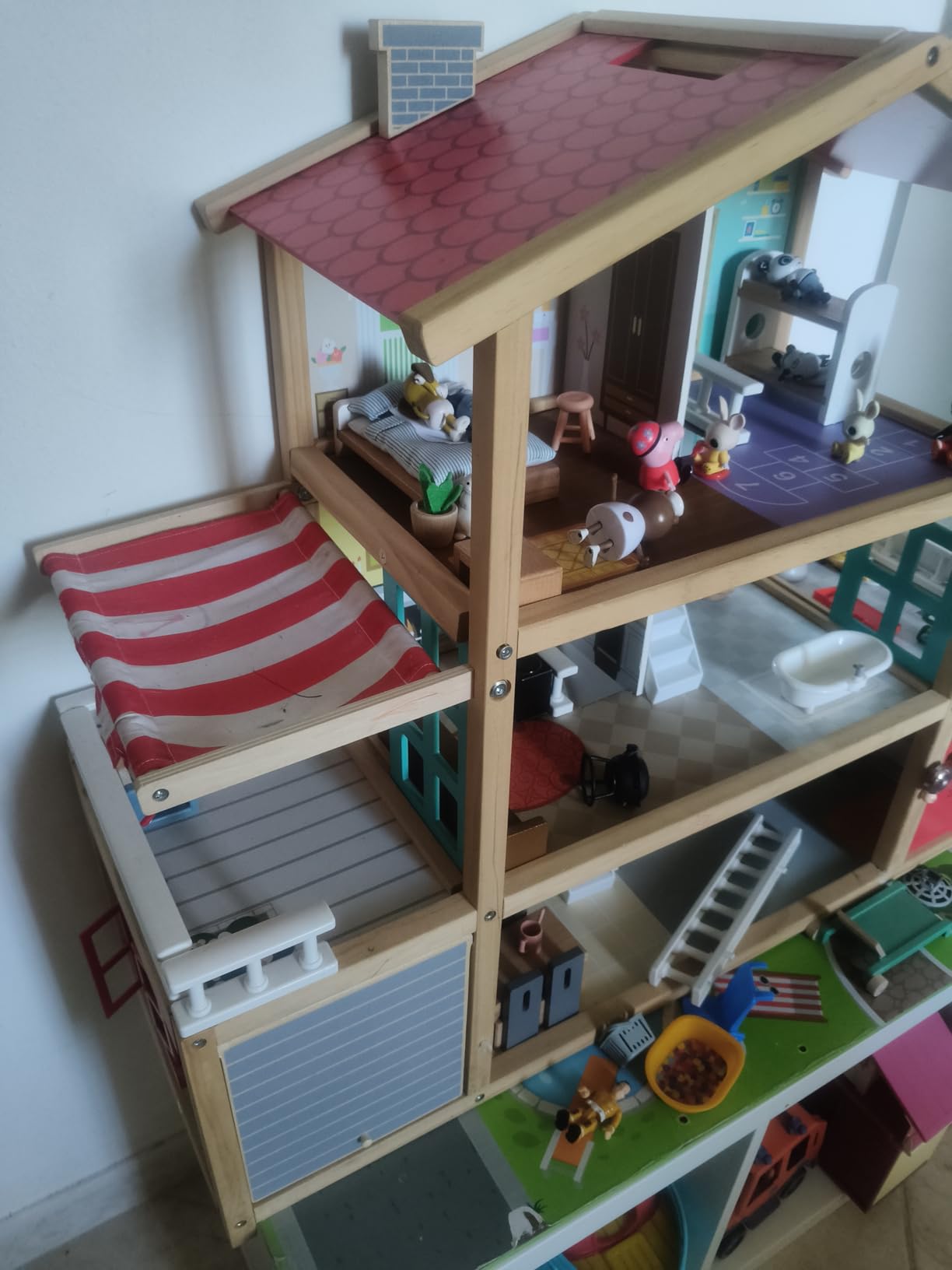 Hape Villa delle bambole casa legno 3 piani 8 stanze