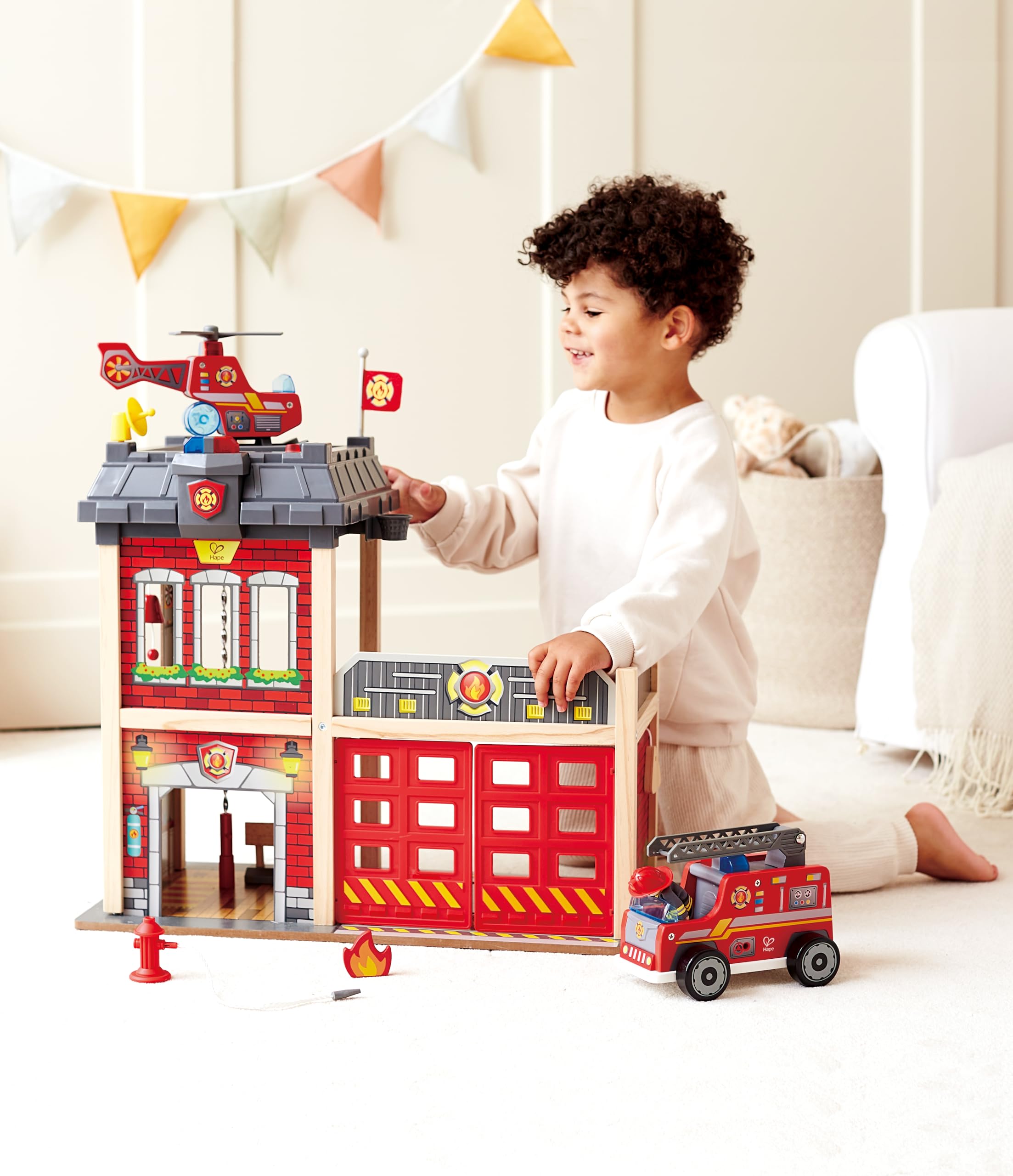 Hape Caserma dei Pompieri caserma in legno con luci e suoni