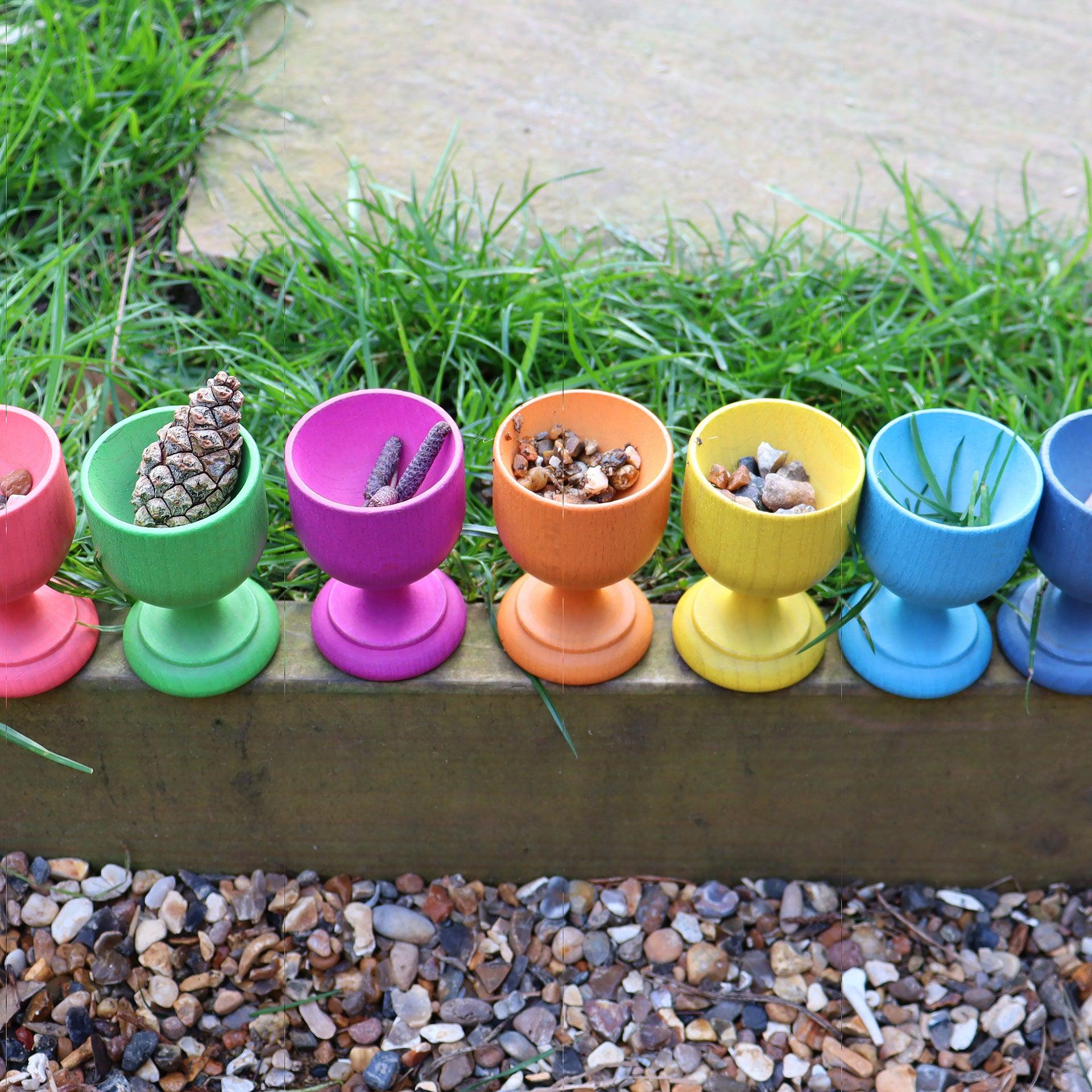 Tickit Rainbow Egg Cups Portauova Legno 7 Pezzi Colori