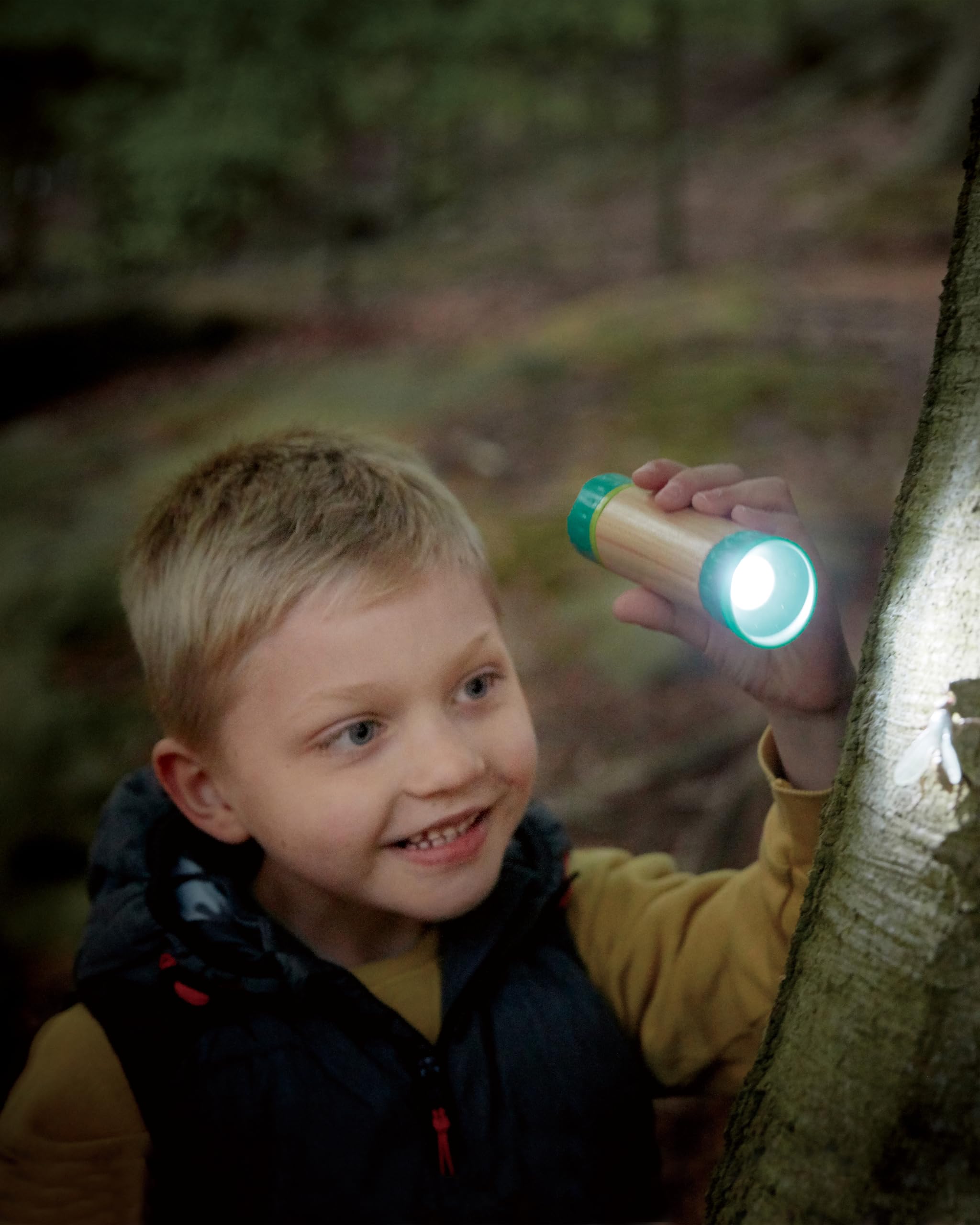 Hape Nature Fun torcia a mano in bambù senza batterie
