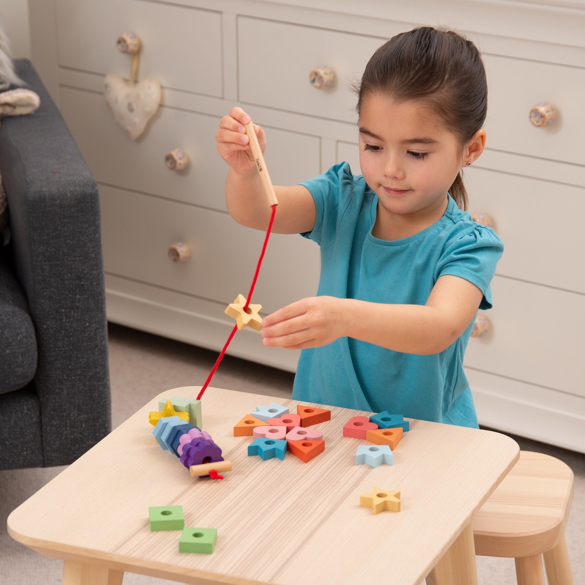 Tickit Rainbow Wooden Forme da Infilare 28 Pezzi in Legno