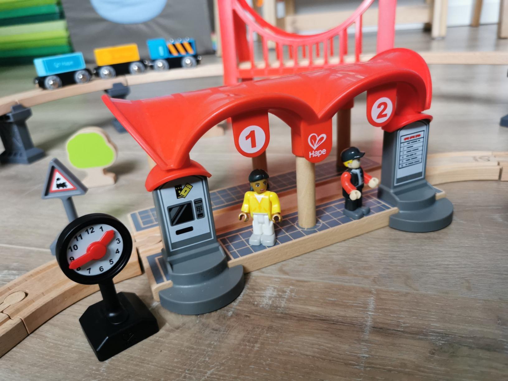 Hape Pista Città Trafficata Treno Legno 51 Pezzi 3 Anni