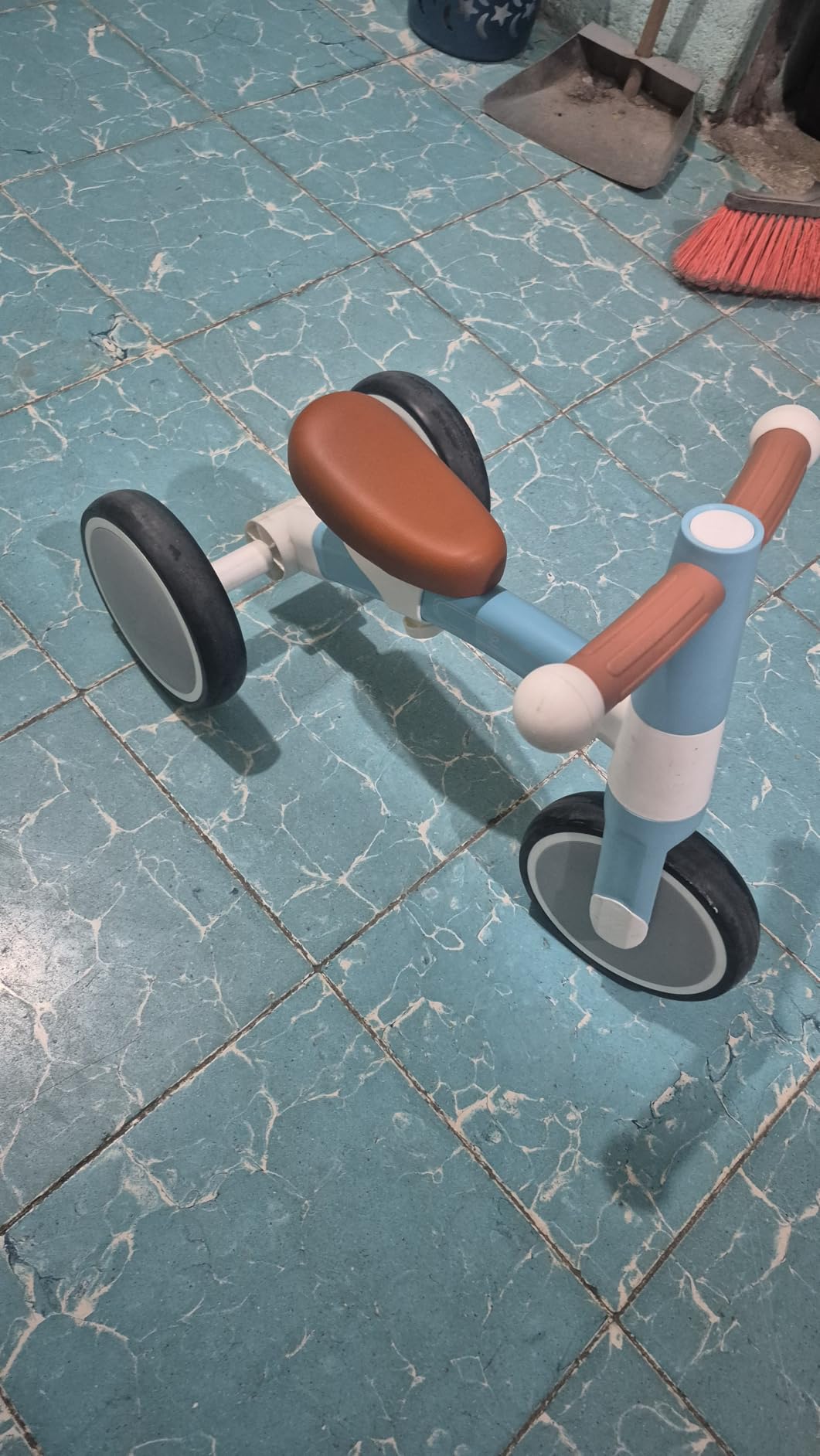 Hape Triciclo Azzurro Balance Bike 3 Ruote 18 Mesi
