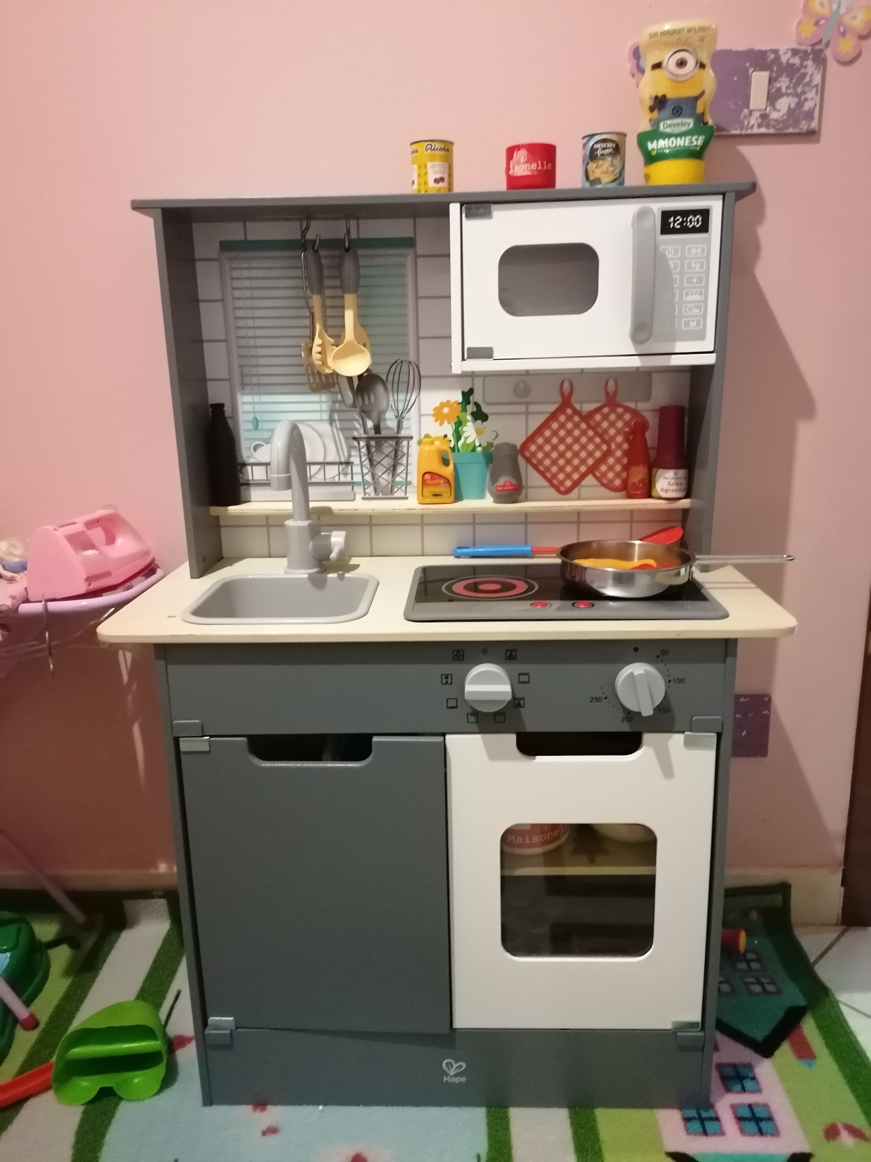 Hape E3166 Cucina Grigia giocattolo in legno con luci e suoni