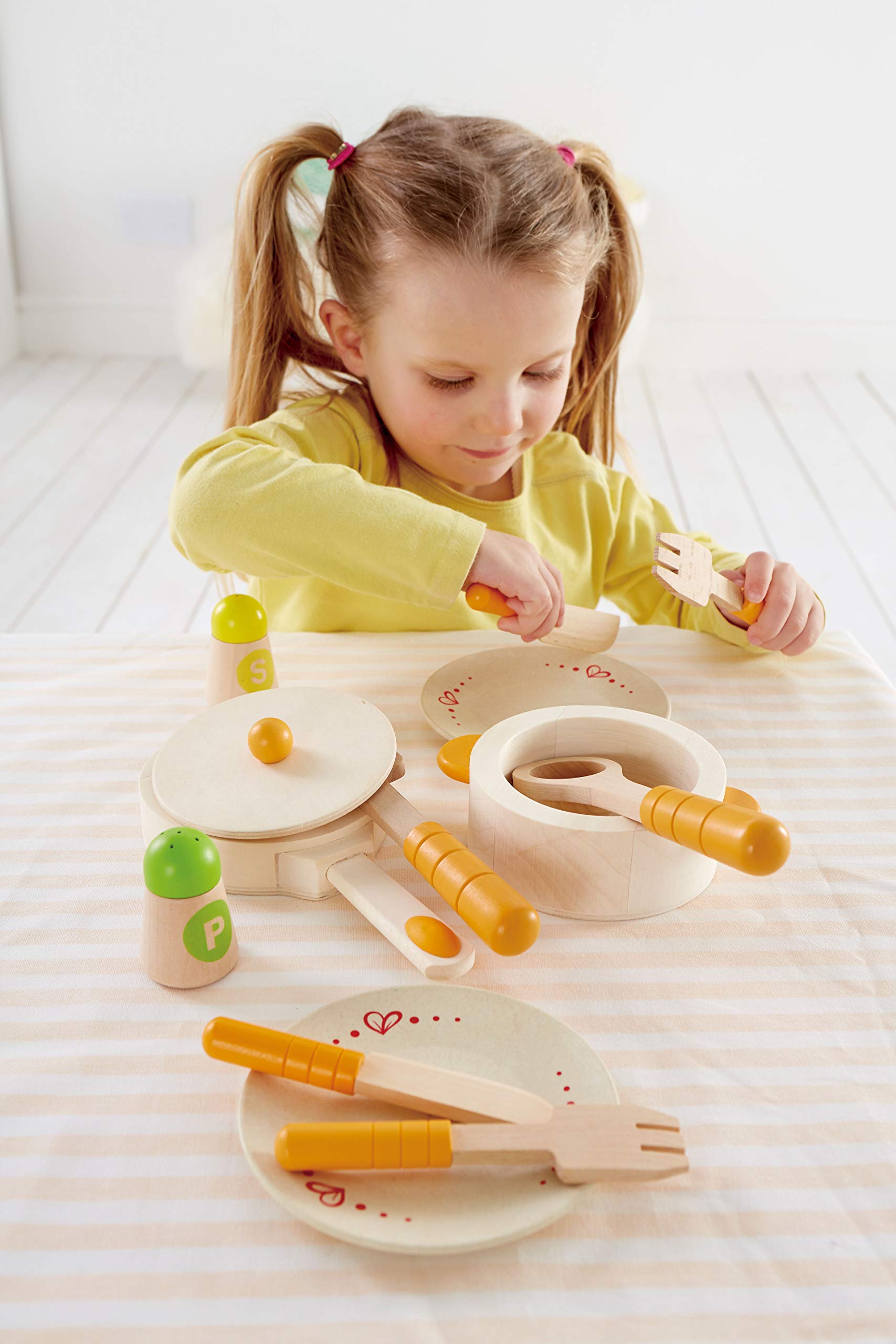 Hape E3103 set pentole e piatti legno cucina 15 pezzi