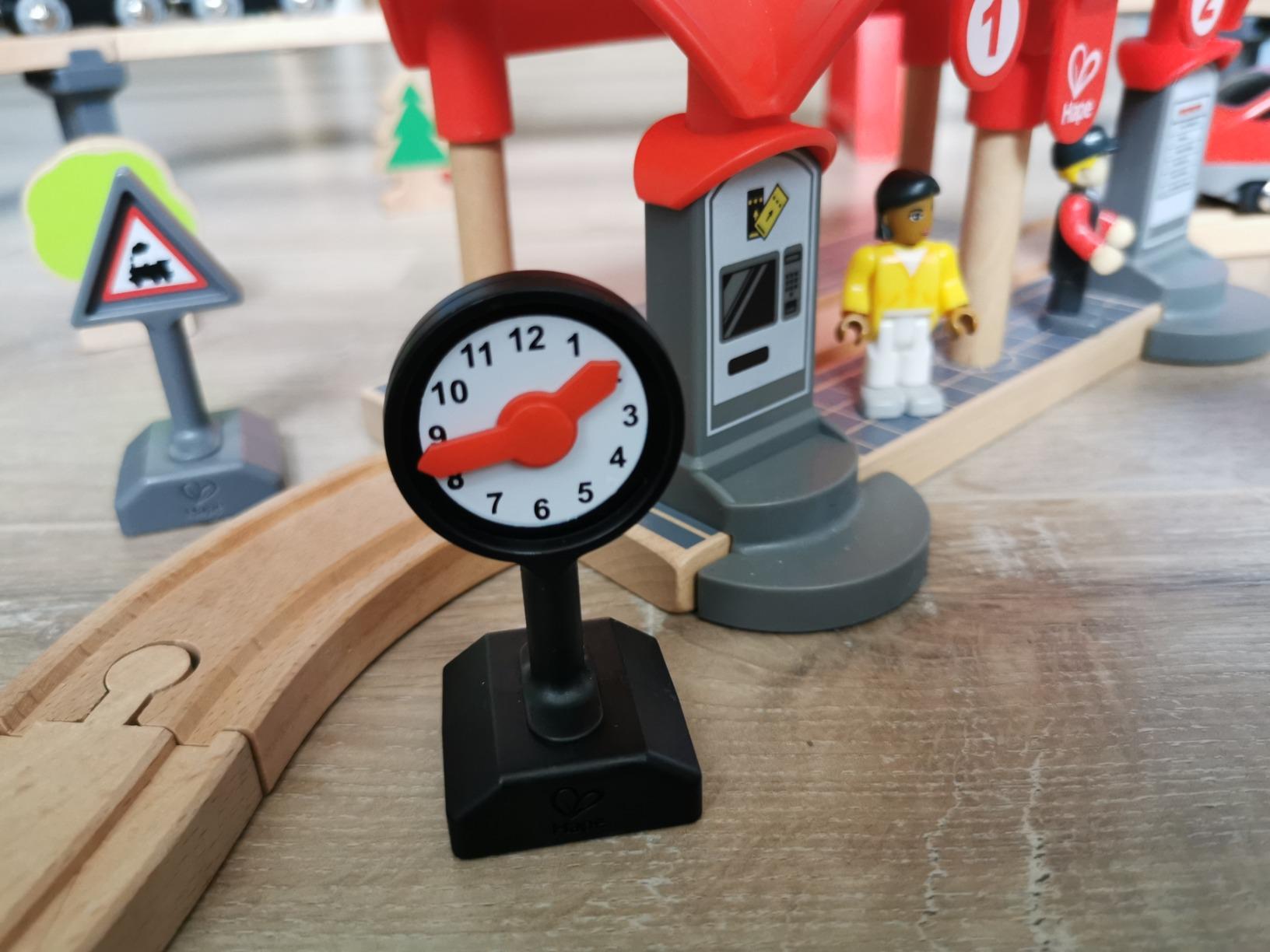 Hape Pista Città Trafficata Treno Legno 51 Pezzi 3 Anni