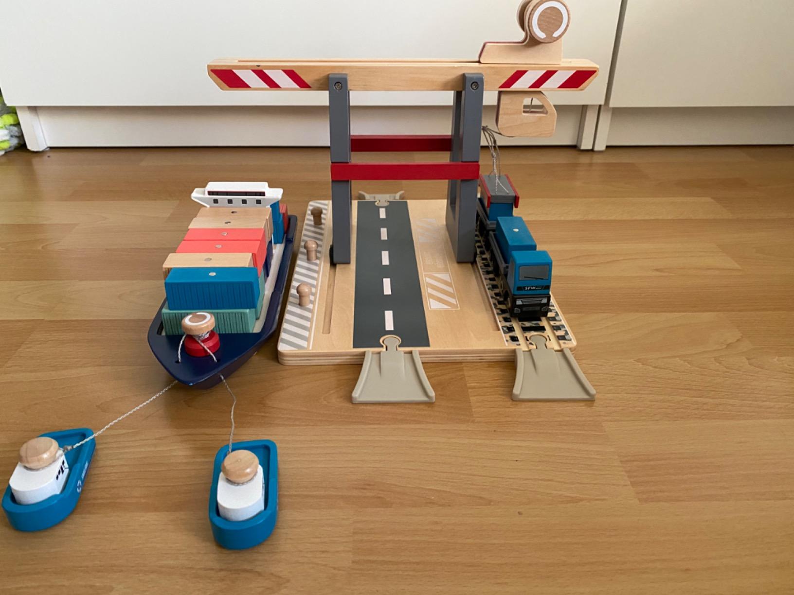 small foot 11378 Terminale Container gioco legno nave e camion