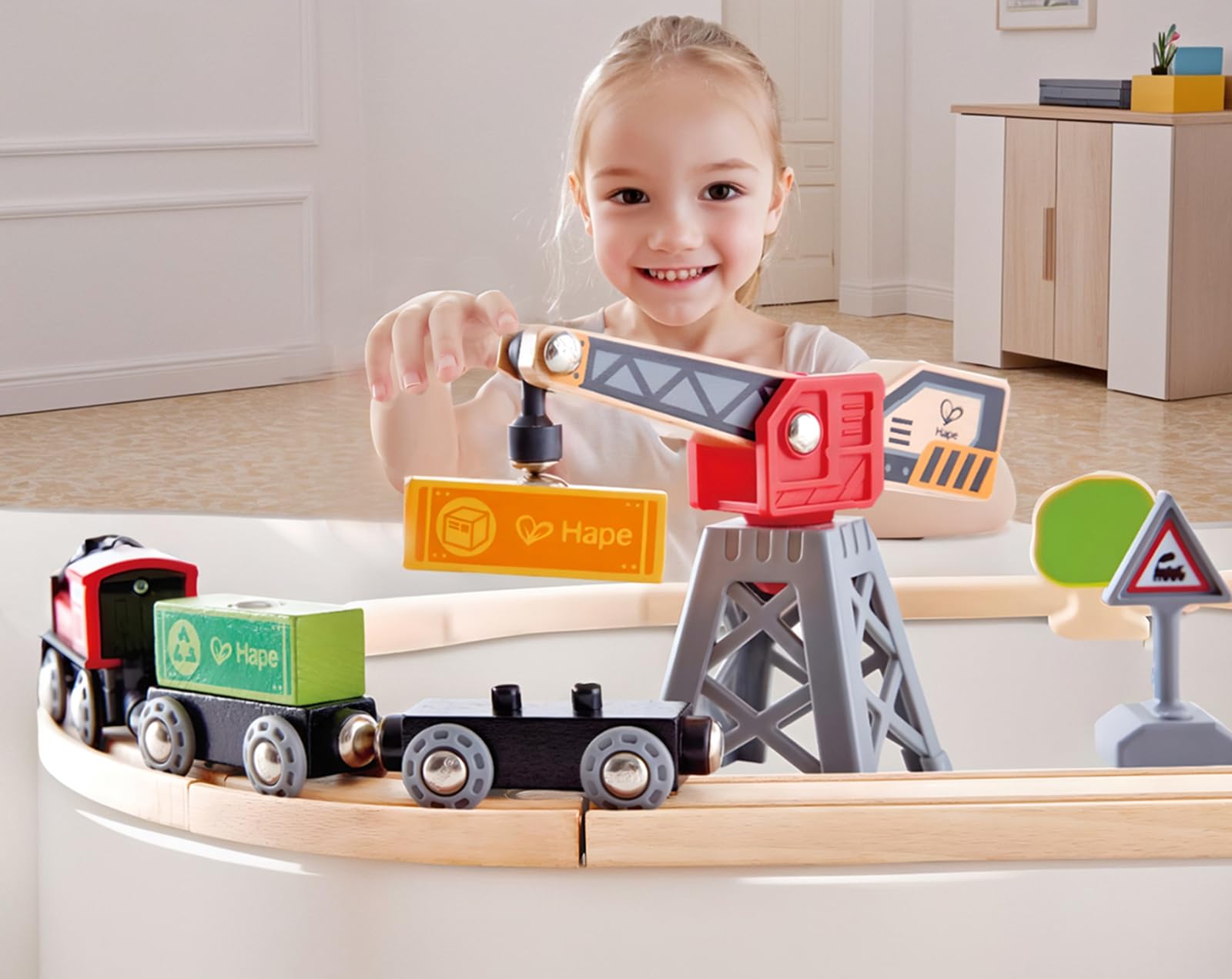Hape N.1 Pista Trenino a Batteria con Gru Rossa