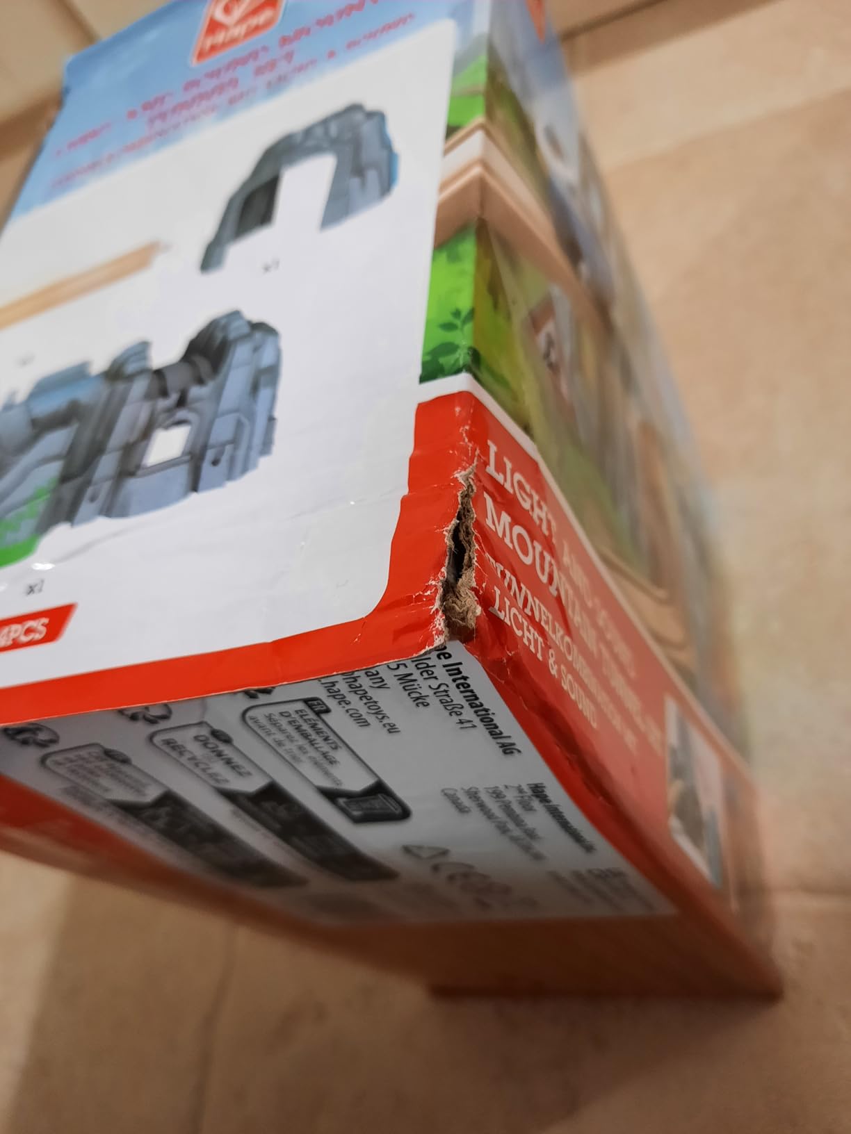 Hape Set Montagna galleria treno legno luci e suoni