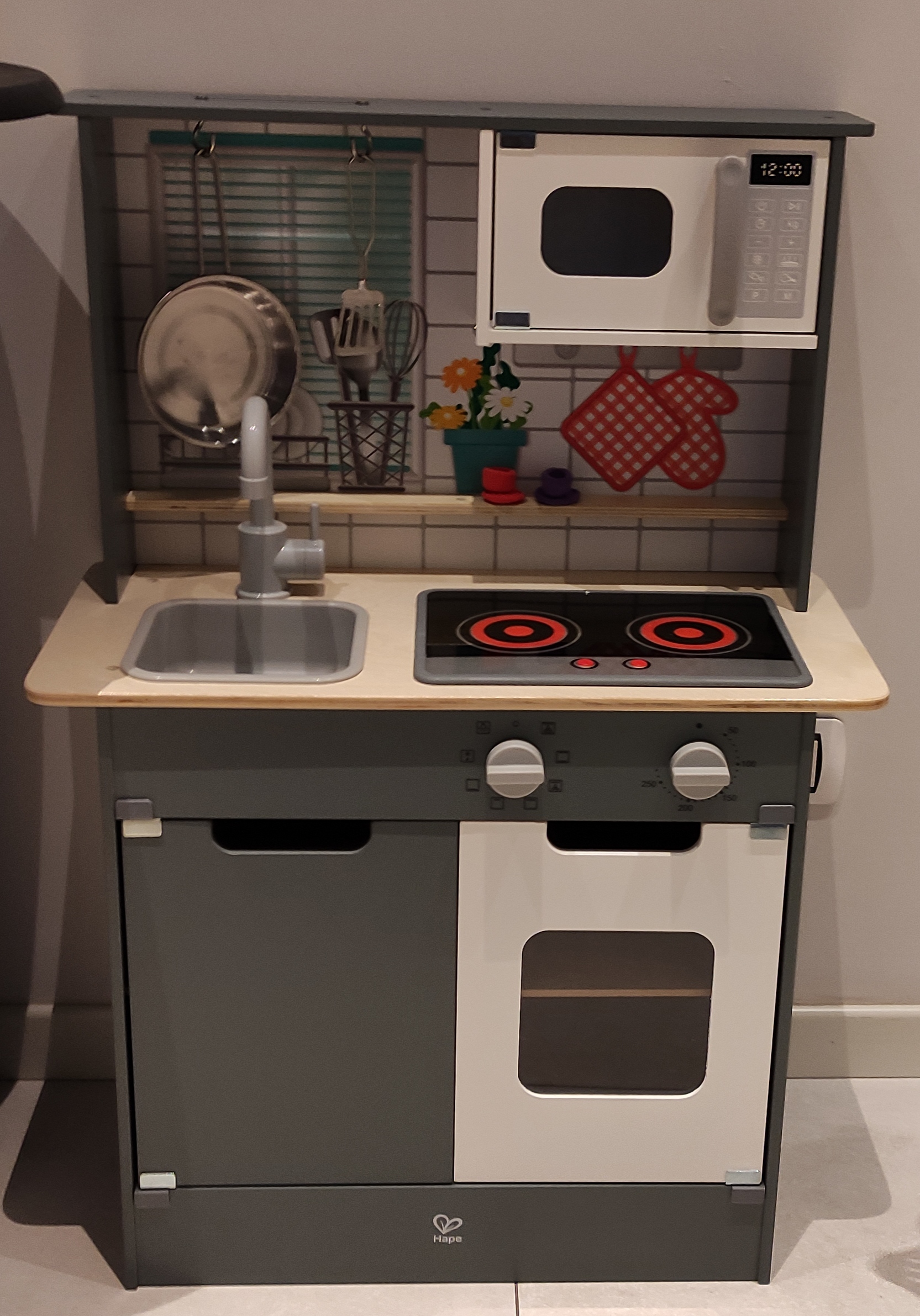 Hape E3166 Cucina Grigia giocattolo in legno con luci e suoni