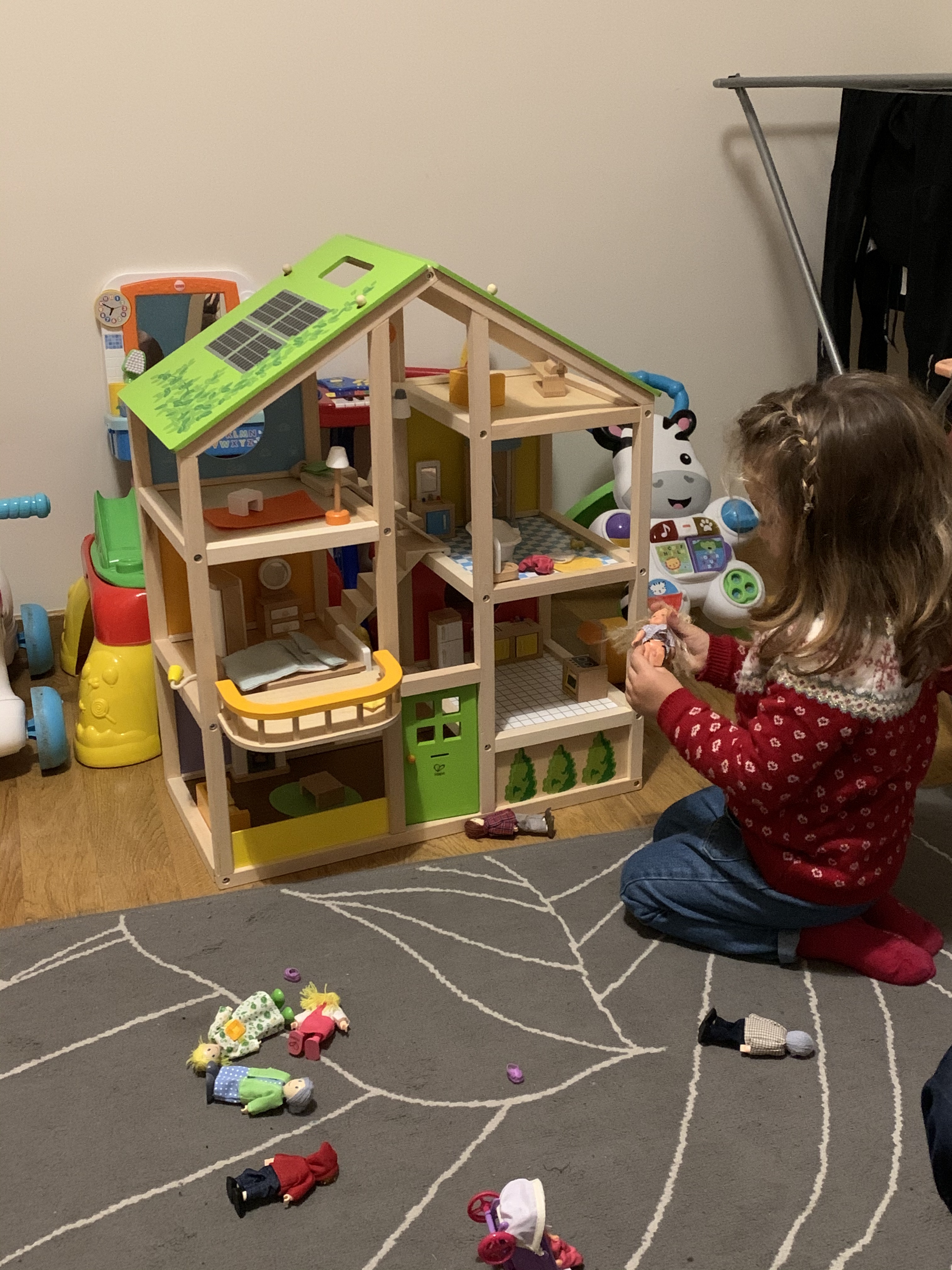 Hape E3401 Casa 4 Stagioni casa bambole legno arredata