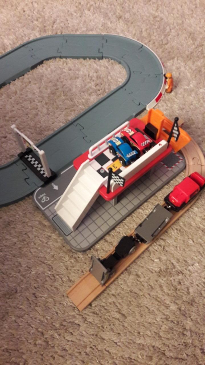 Hape E3734 race track station treno legno