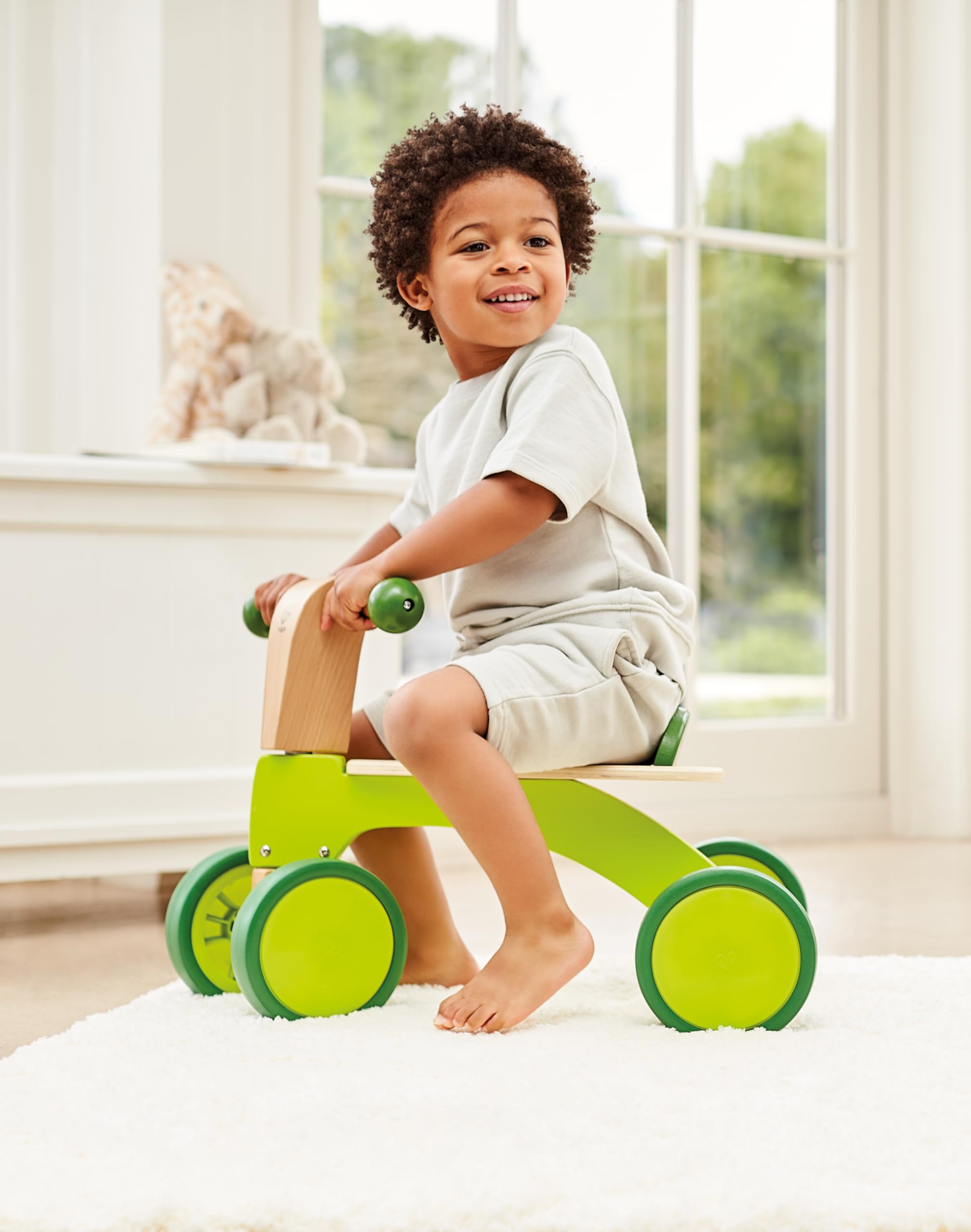 Hape Scooter 4 Ruote Cavalcabile in Legno Senza Pedali 12 Mesi