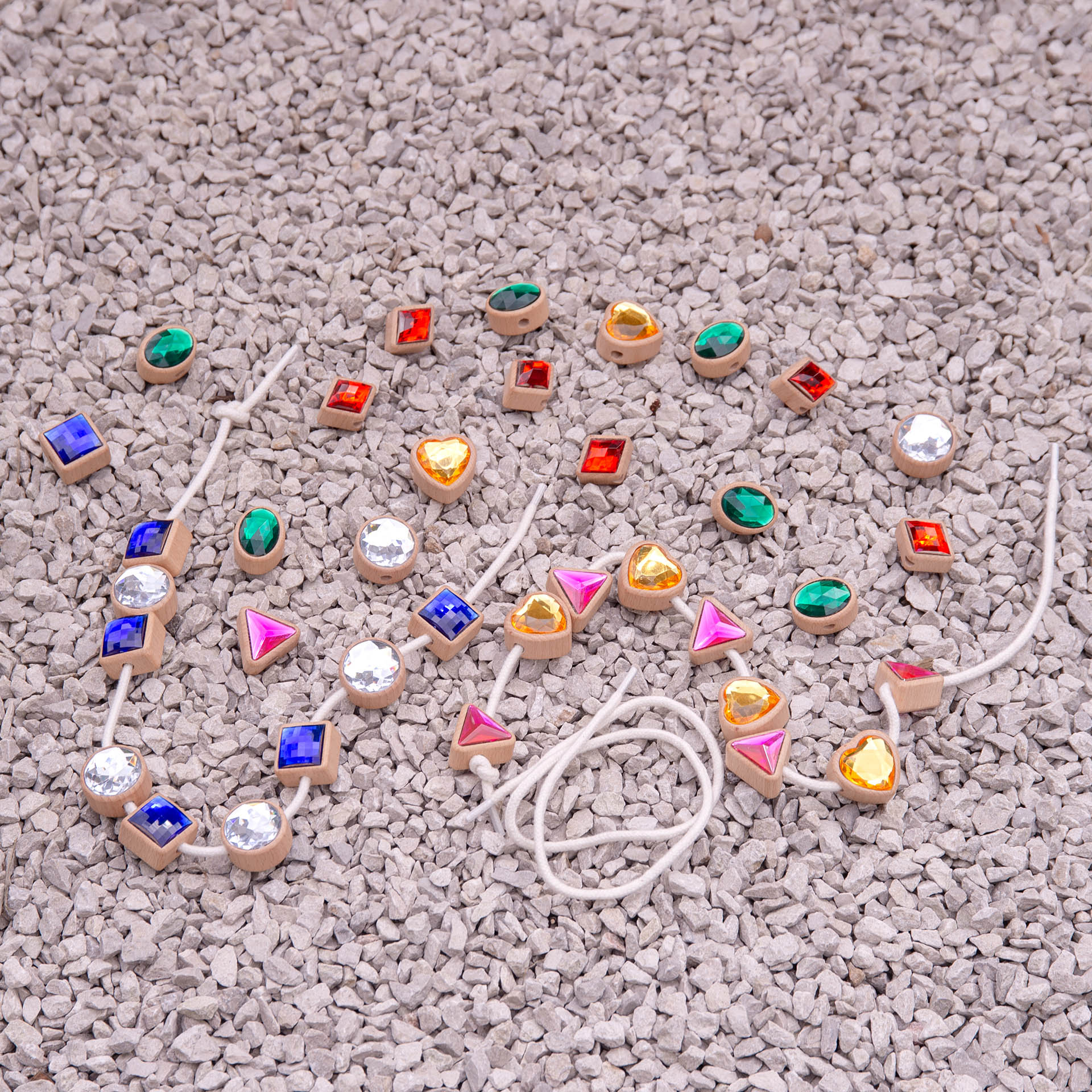 Tickit Shape Lacing Jewels perle legno forme 36 pezzi lacci