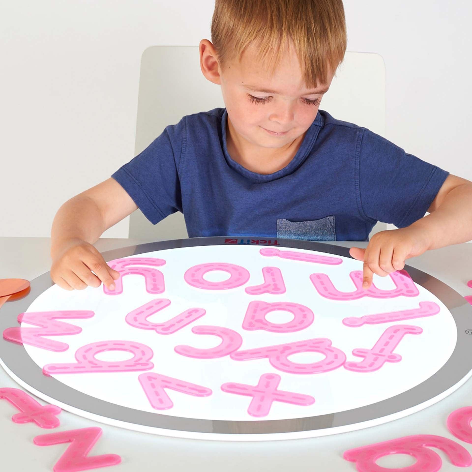 Tickit SiliShapes Trace Alphabet lettere rosa tattili