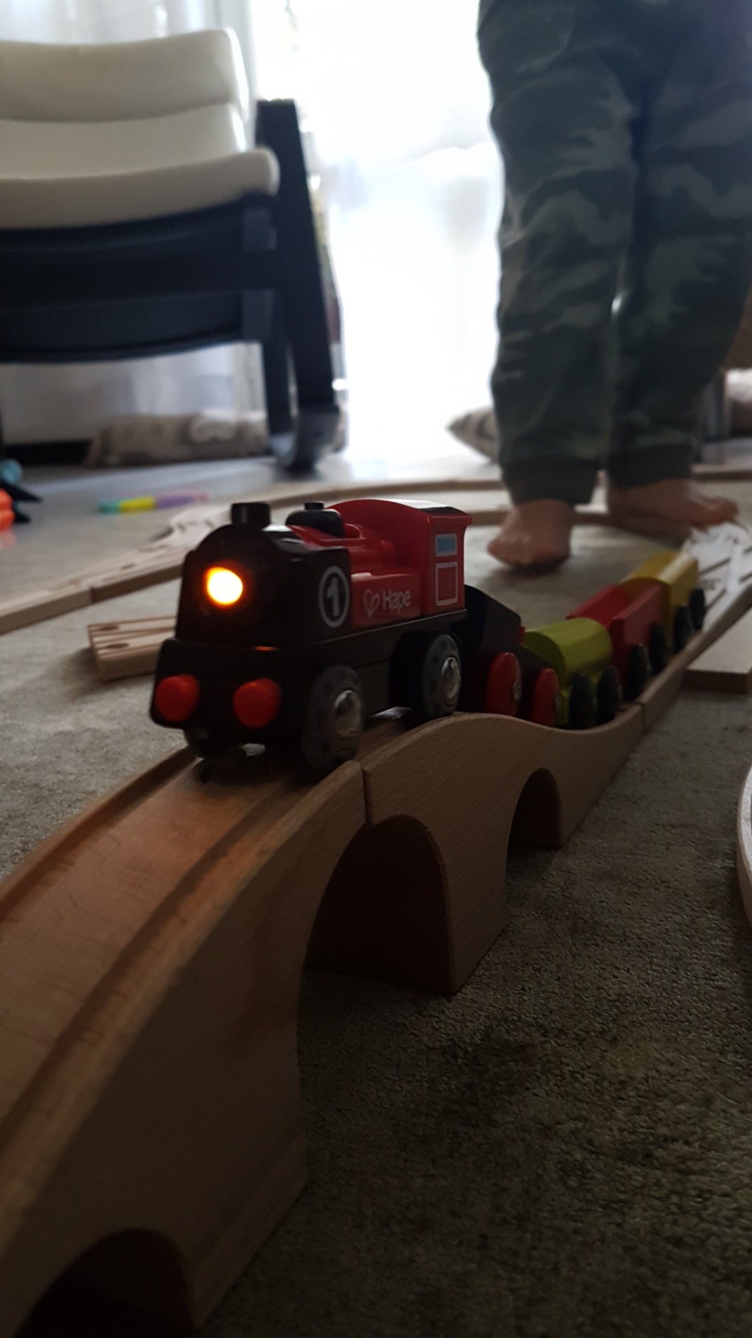 Hape Locomotiva a Batteria trenino rosso con luce