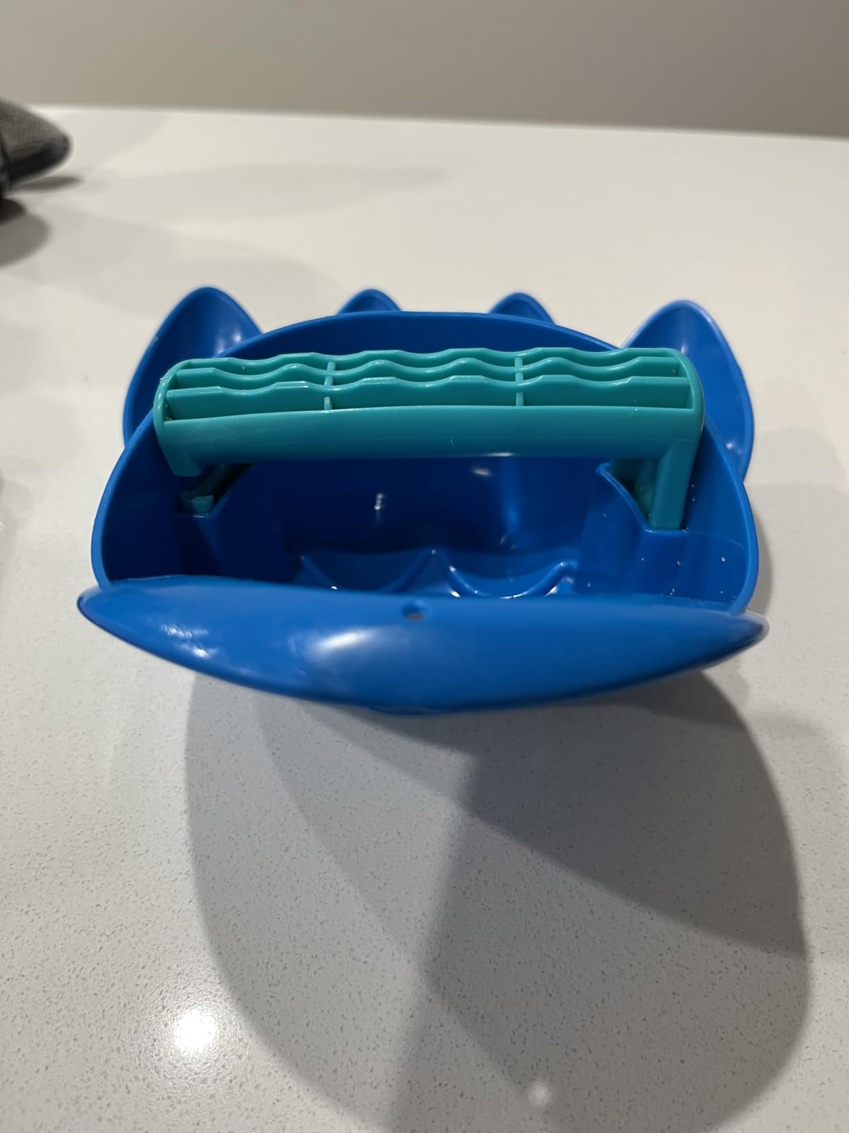 Hape Zampa Potente paletta da spiaggia blu singolo