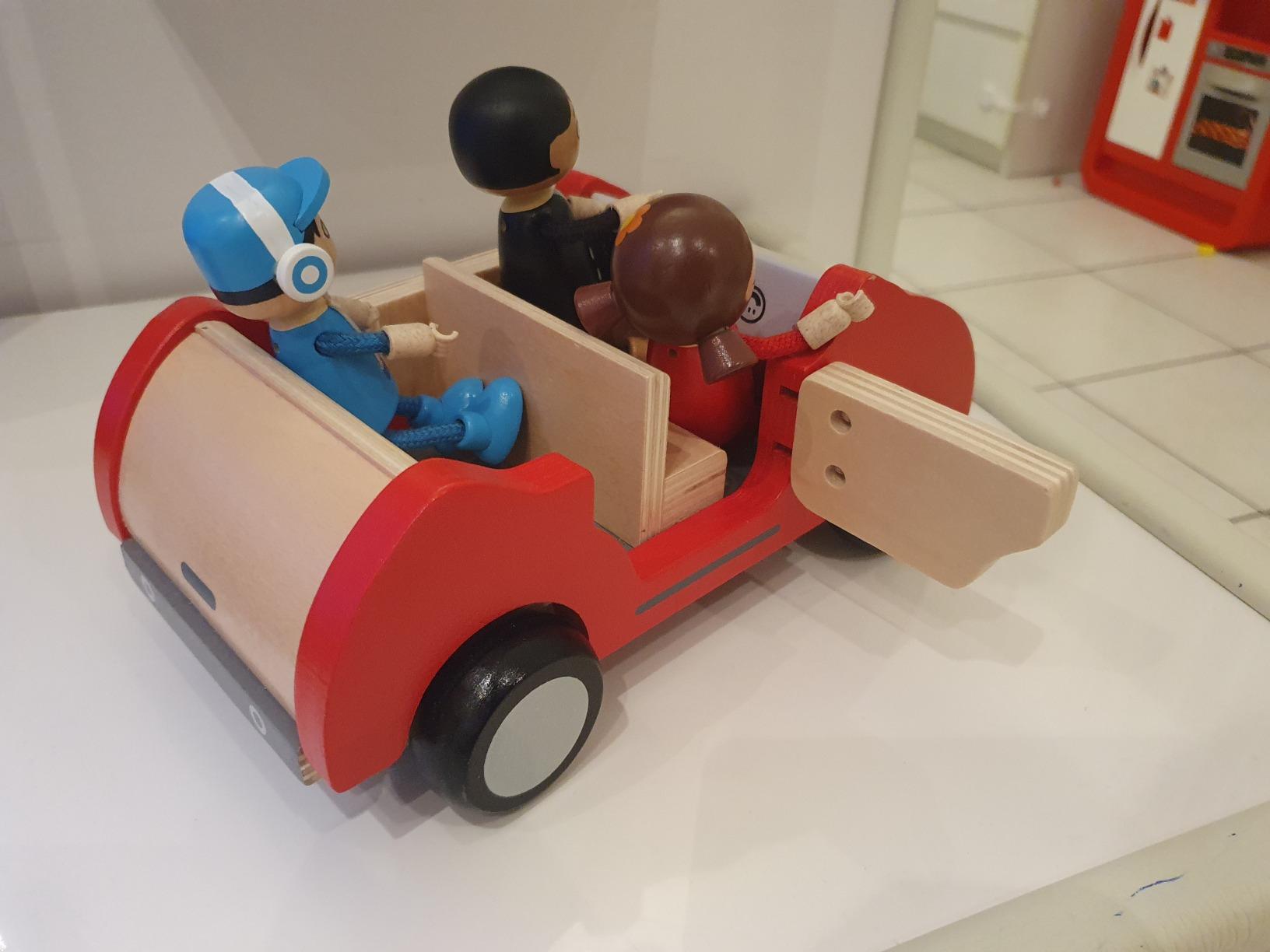 Hape Auto Familiare macchina rossa in legno 3 anni