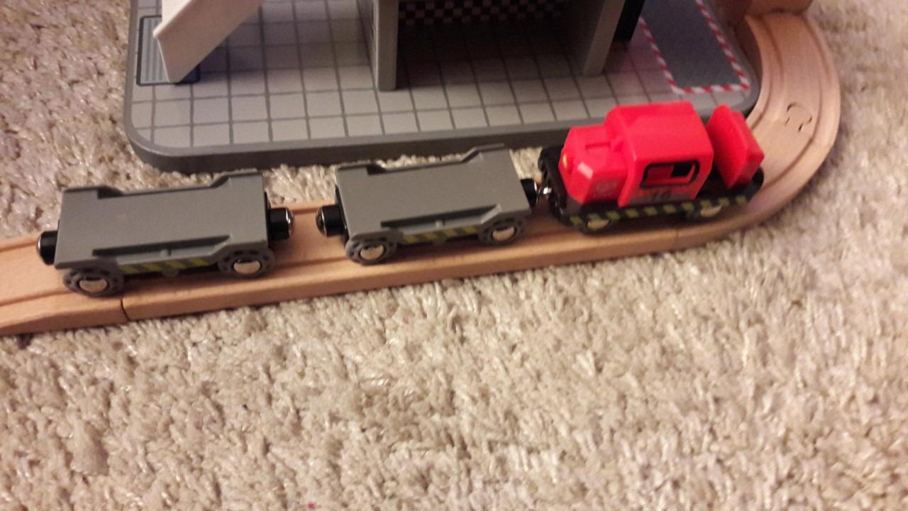 Hape E3734 race track station treno legno