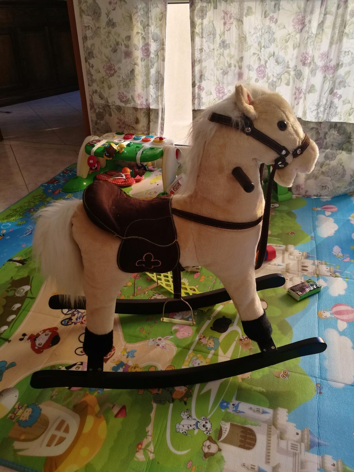 smallfoot 4101 Zottel cavallo a dondolo sonoro