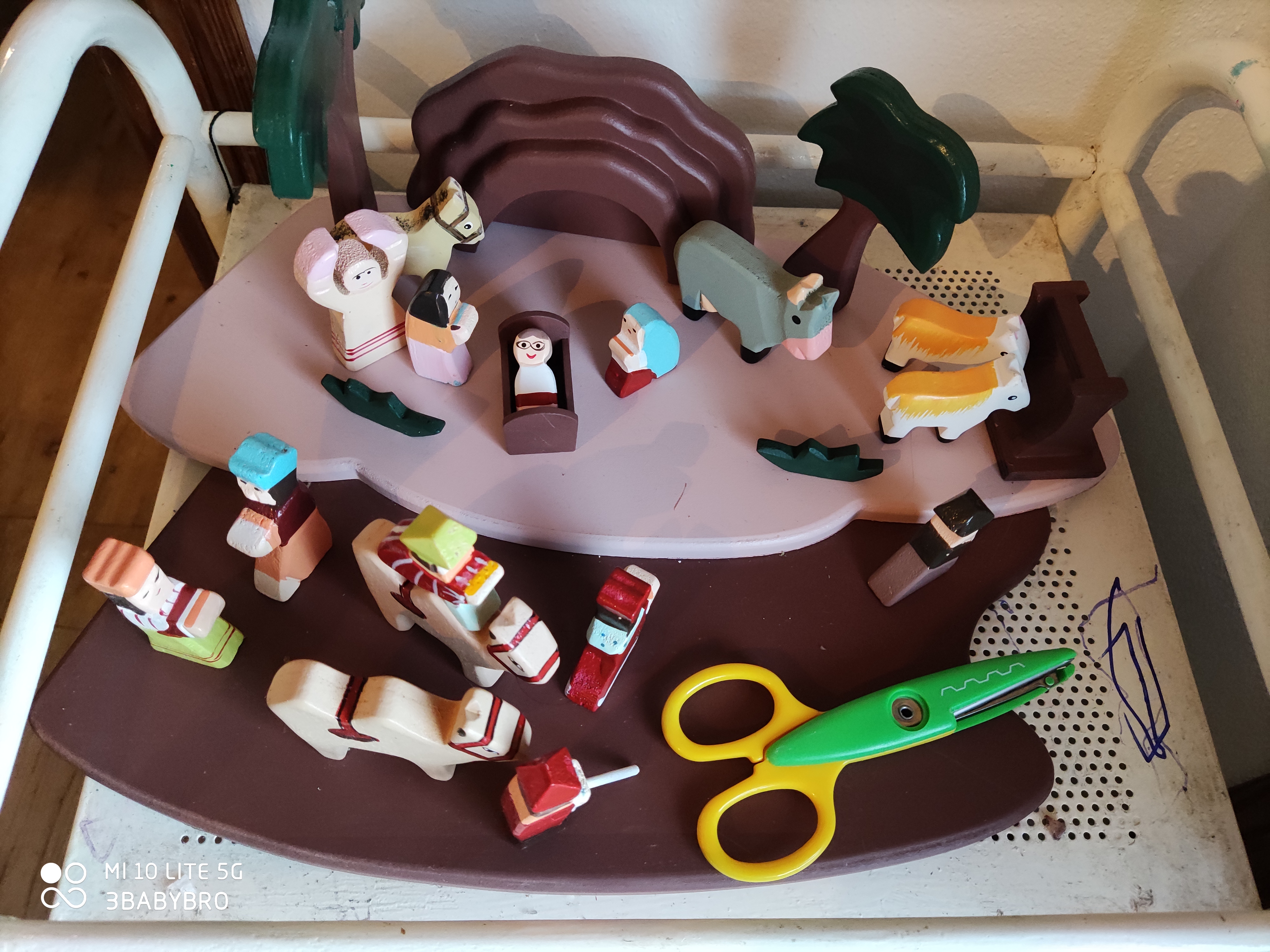 smallfoot 1839 presepe in legno intagliato con personaggi
