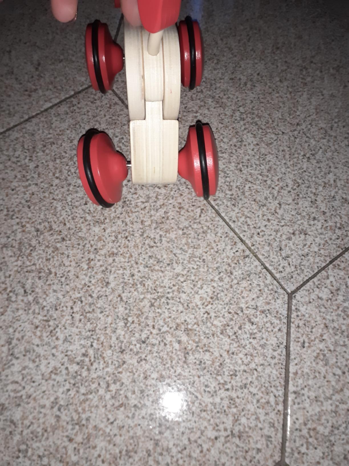 Hape Pepe cane trainabile legno con cordino dai 12 mesi