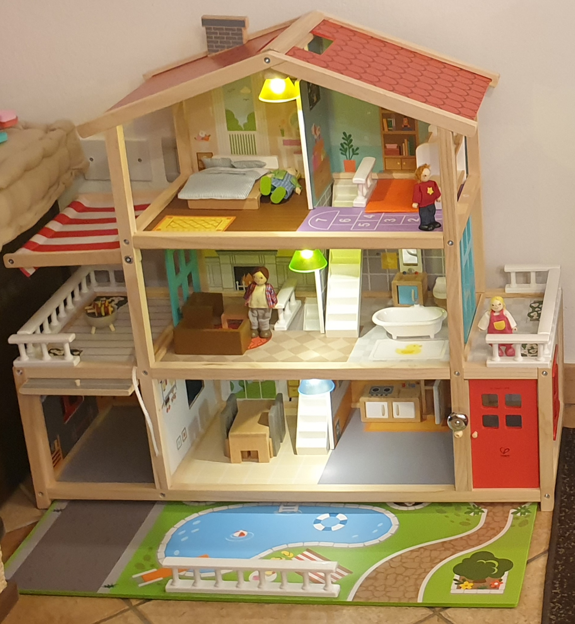 Hape Villa delle bambole casa legno 3 piani 8 stanze