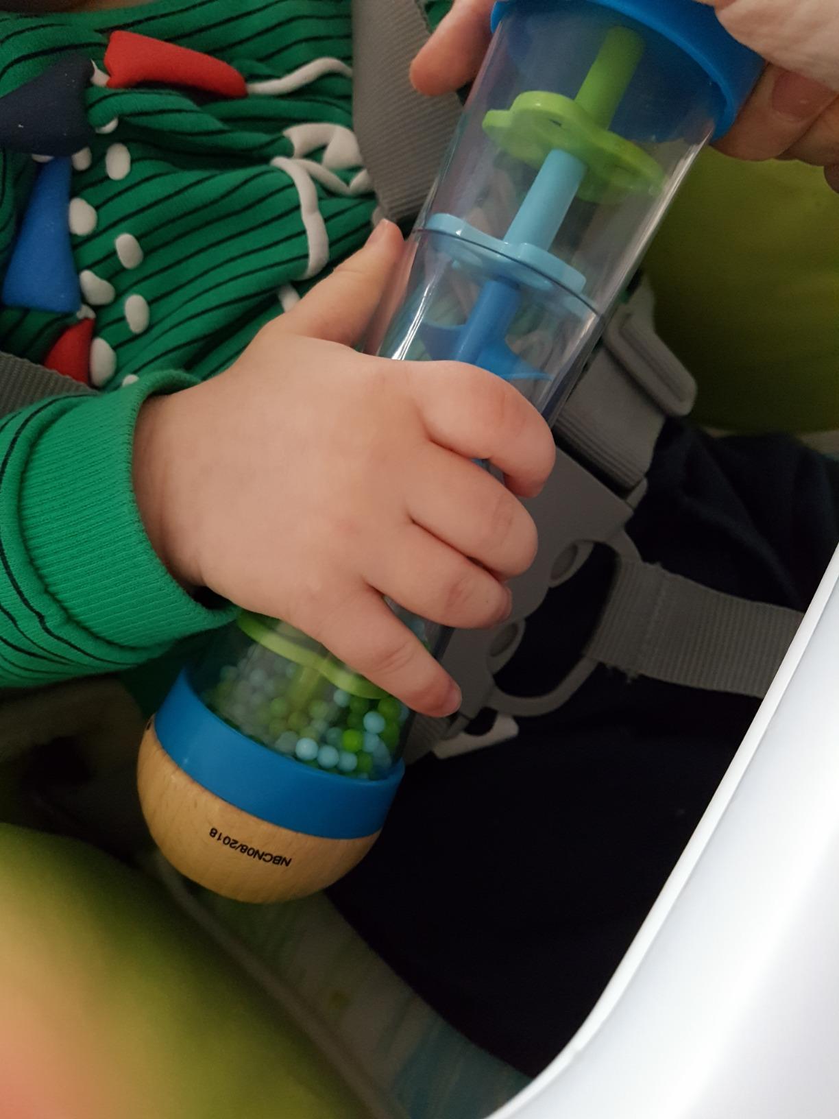 Hape Cascata di Perline bastone pioggia blu neonati