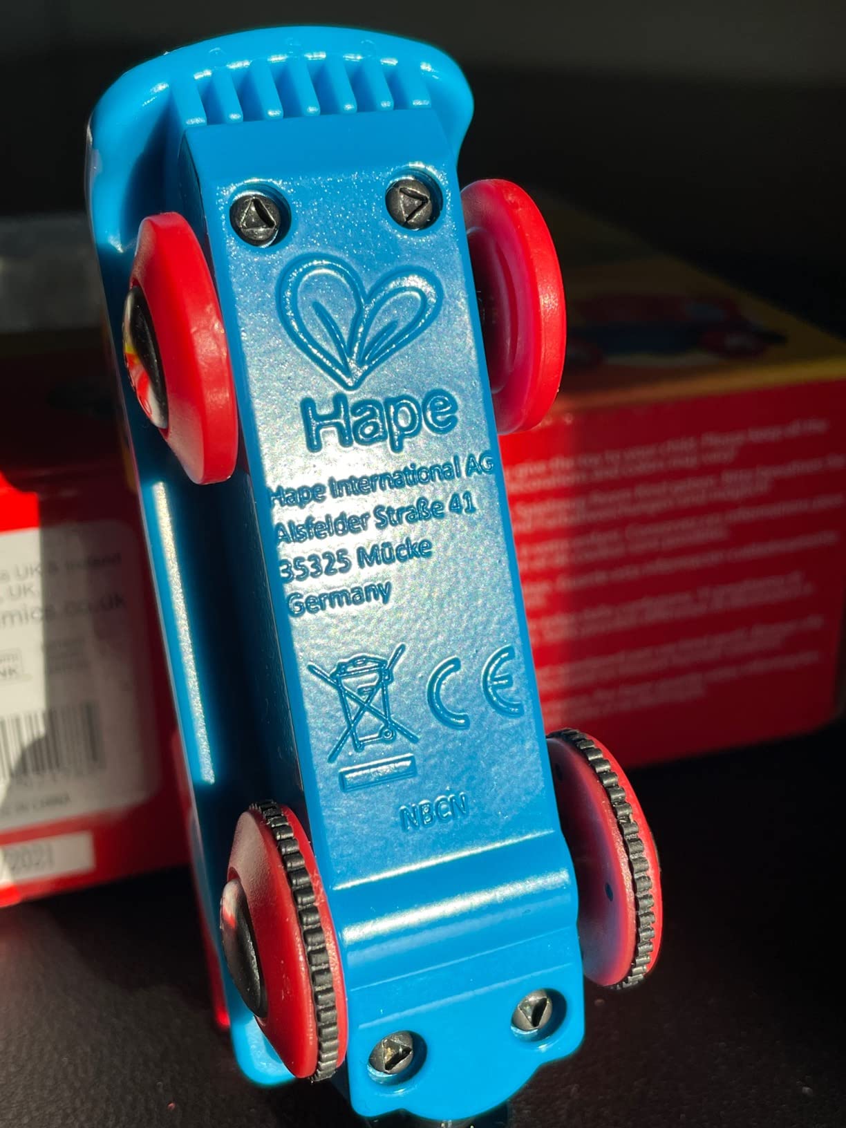 Hape E3820 Piccola Locomotiva a Batteria con Pulsante