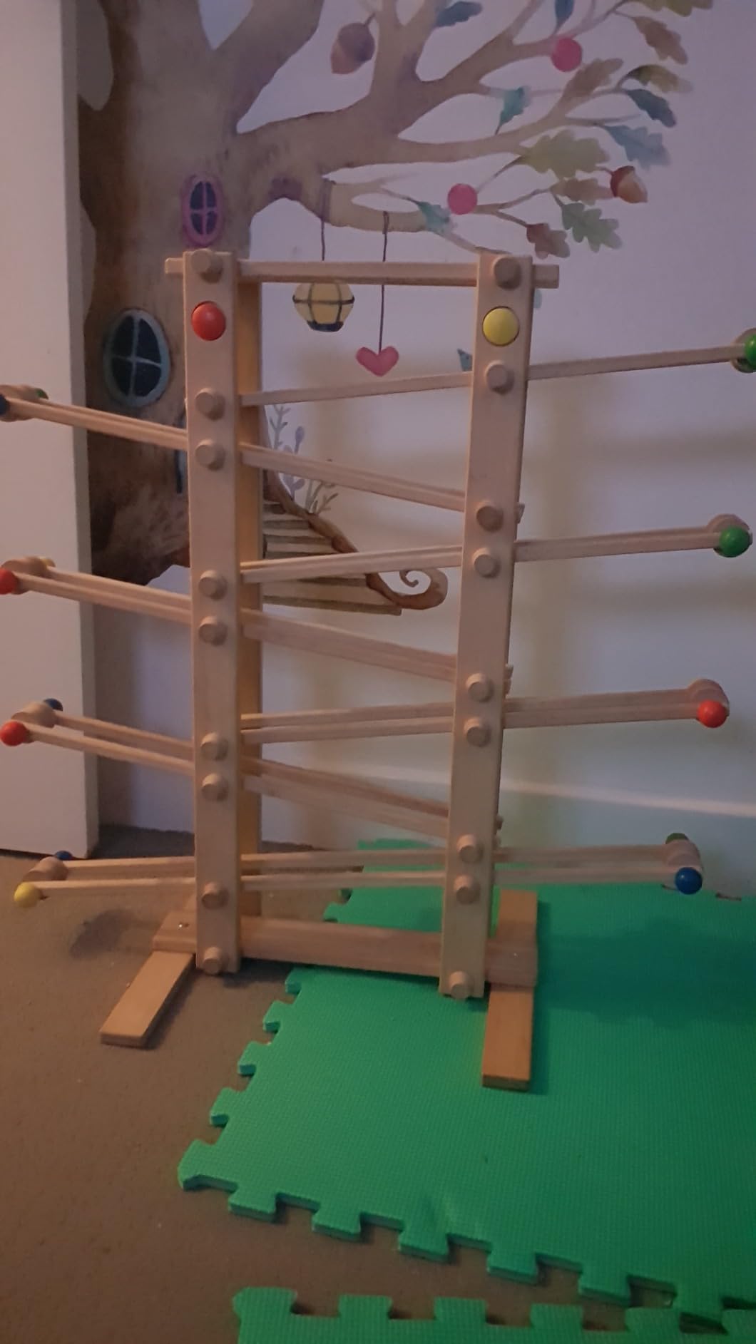 smallfoot Pista per biglie gigante in legno con campanella