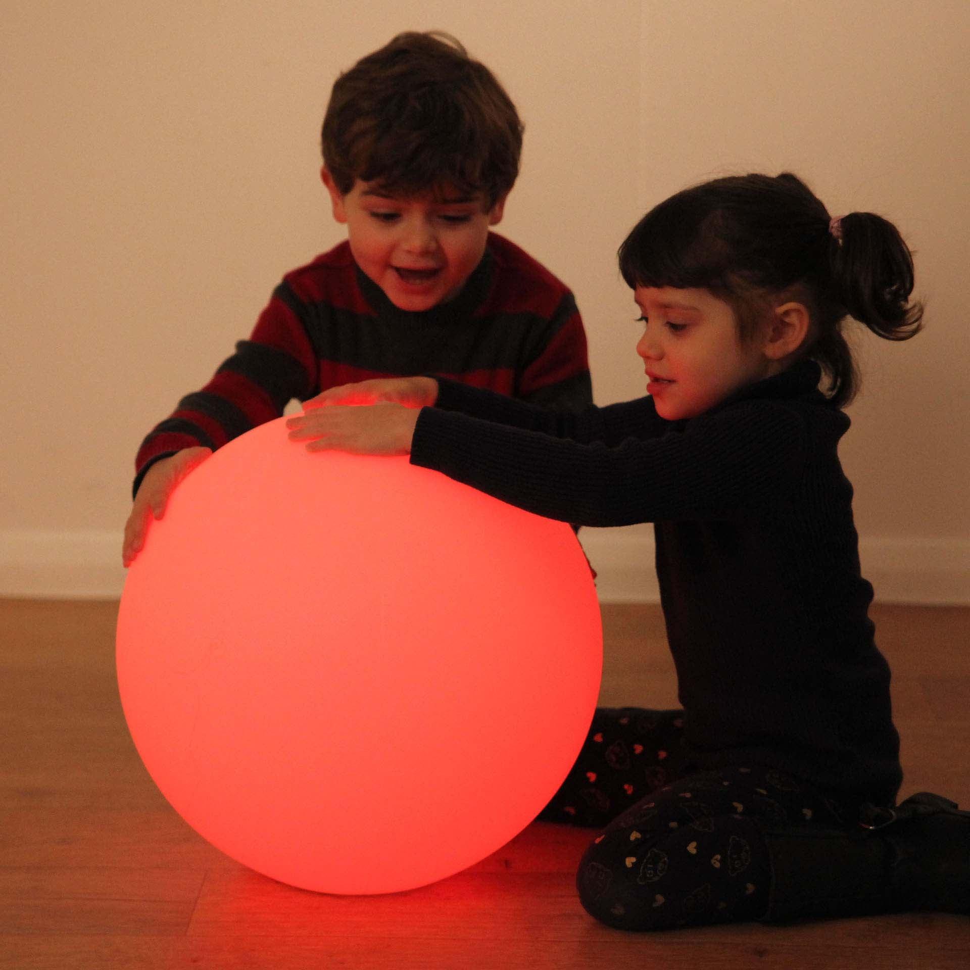 Tickit Sensory Glow Ball palla luminosa 40 cm con telecomando
