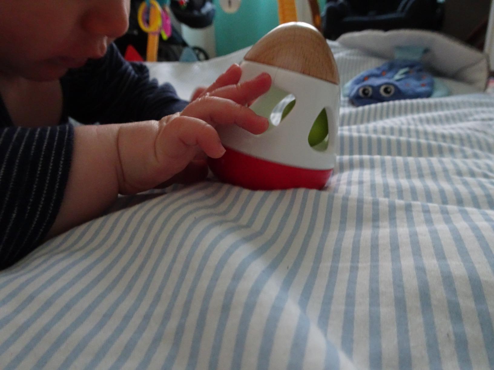 Hape Sonaglio con Campanello Gioco Neonato con Ritorno Boomerang