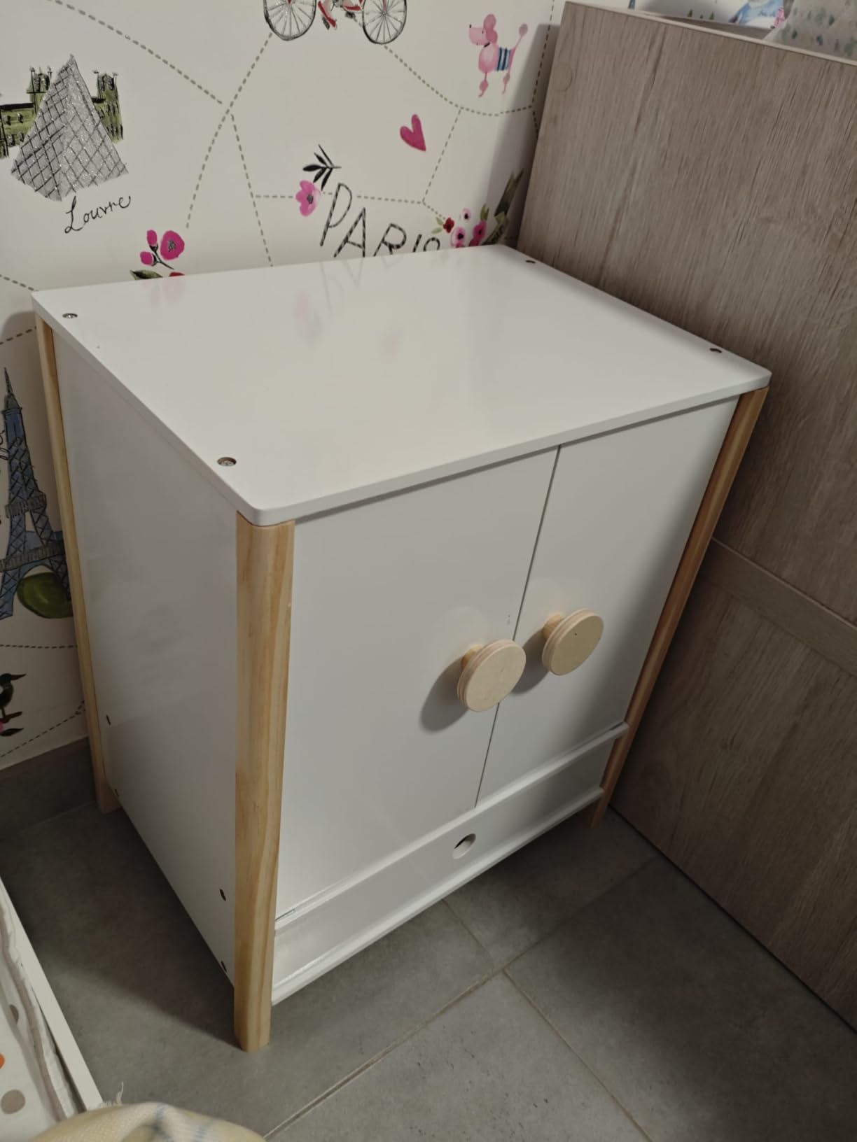 smallfoot Little Button Armadio Bambole Legno con Grucce e Cassetto