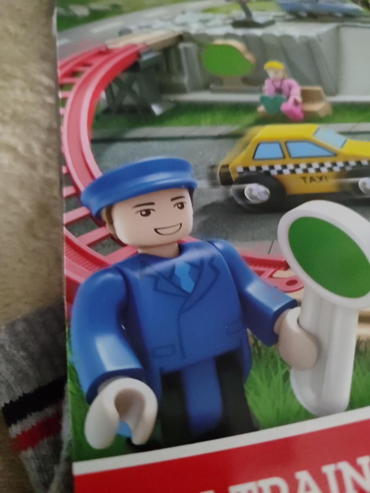 Hape E3771 Set Treno in Città pista legno 48 pezzi