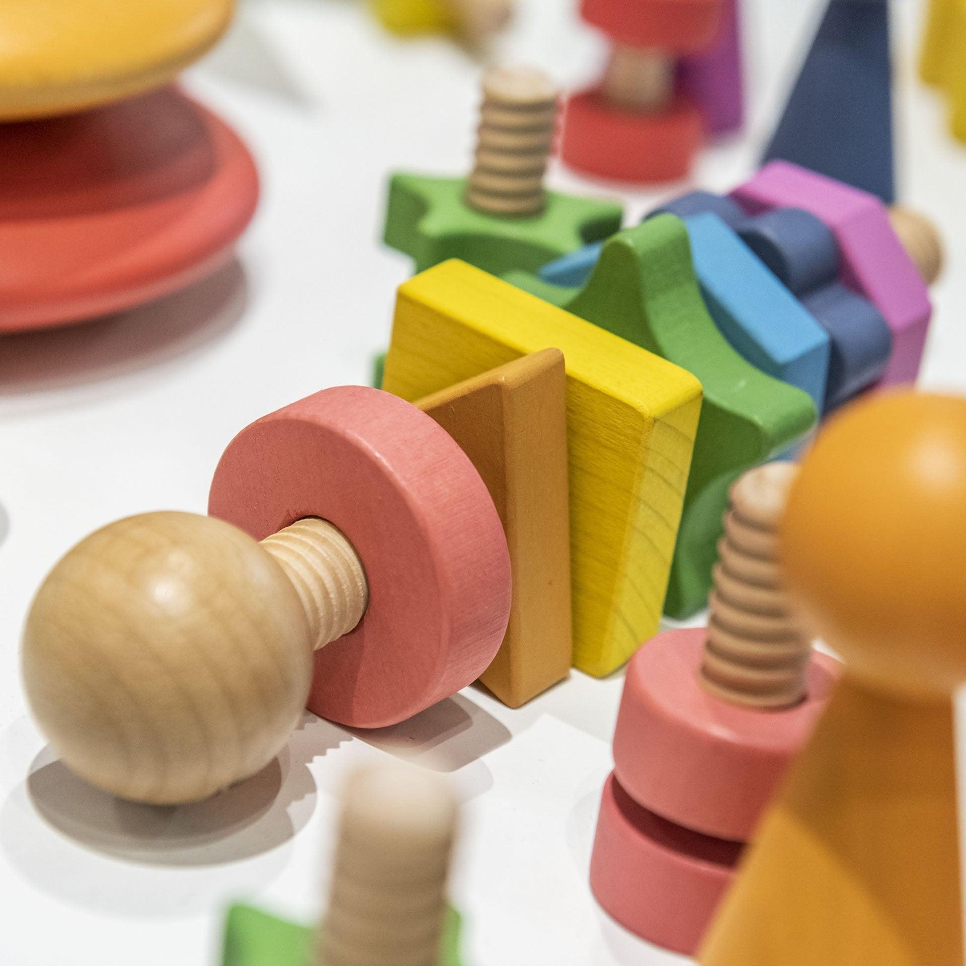 Tickit Rainbow Shape Twister Gioco Legno da Avvitare 7 Forme