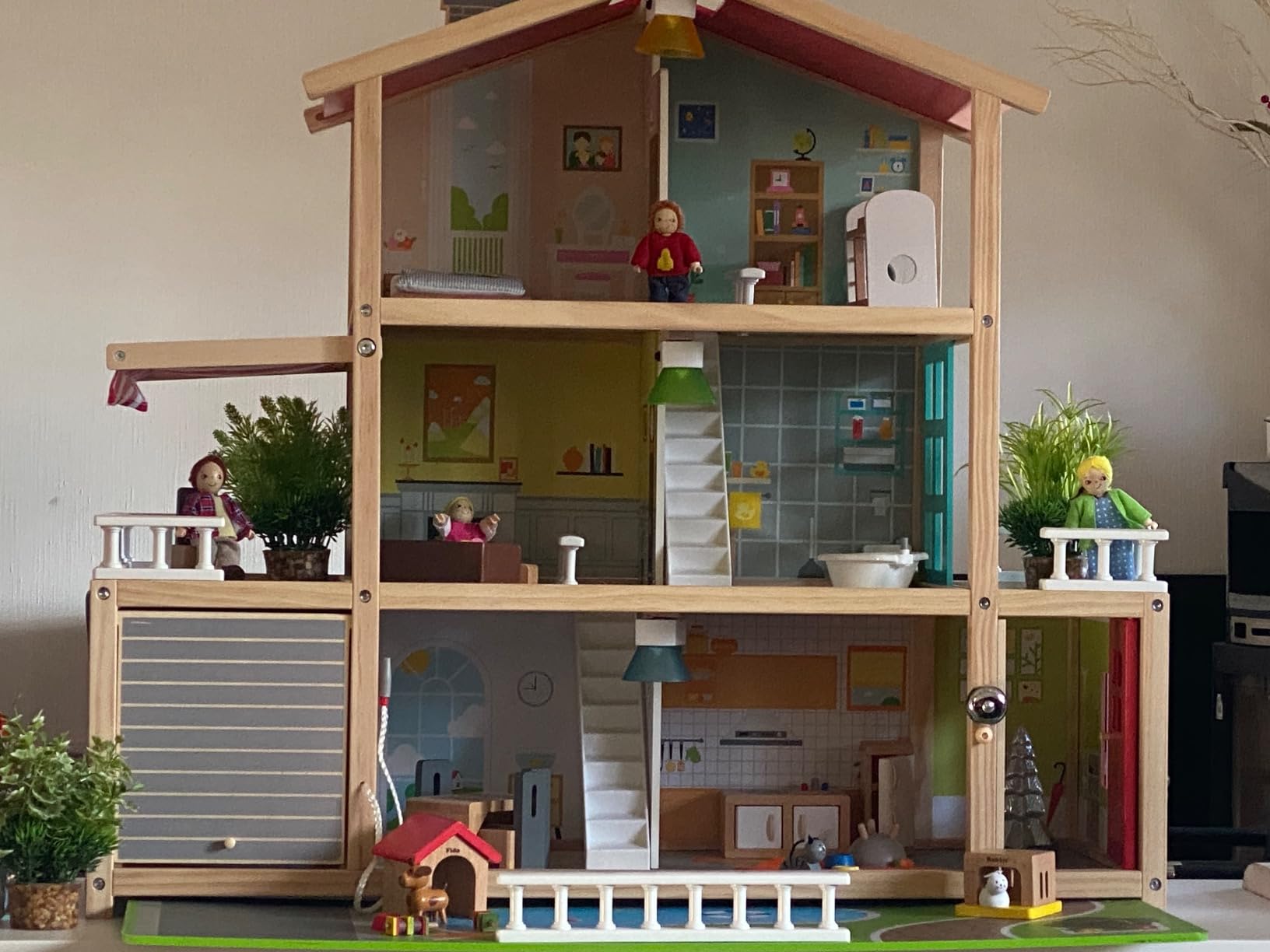 Hape Villa delle bambole casa legno 3 piani 8 stanze