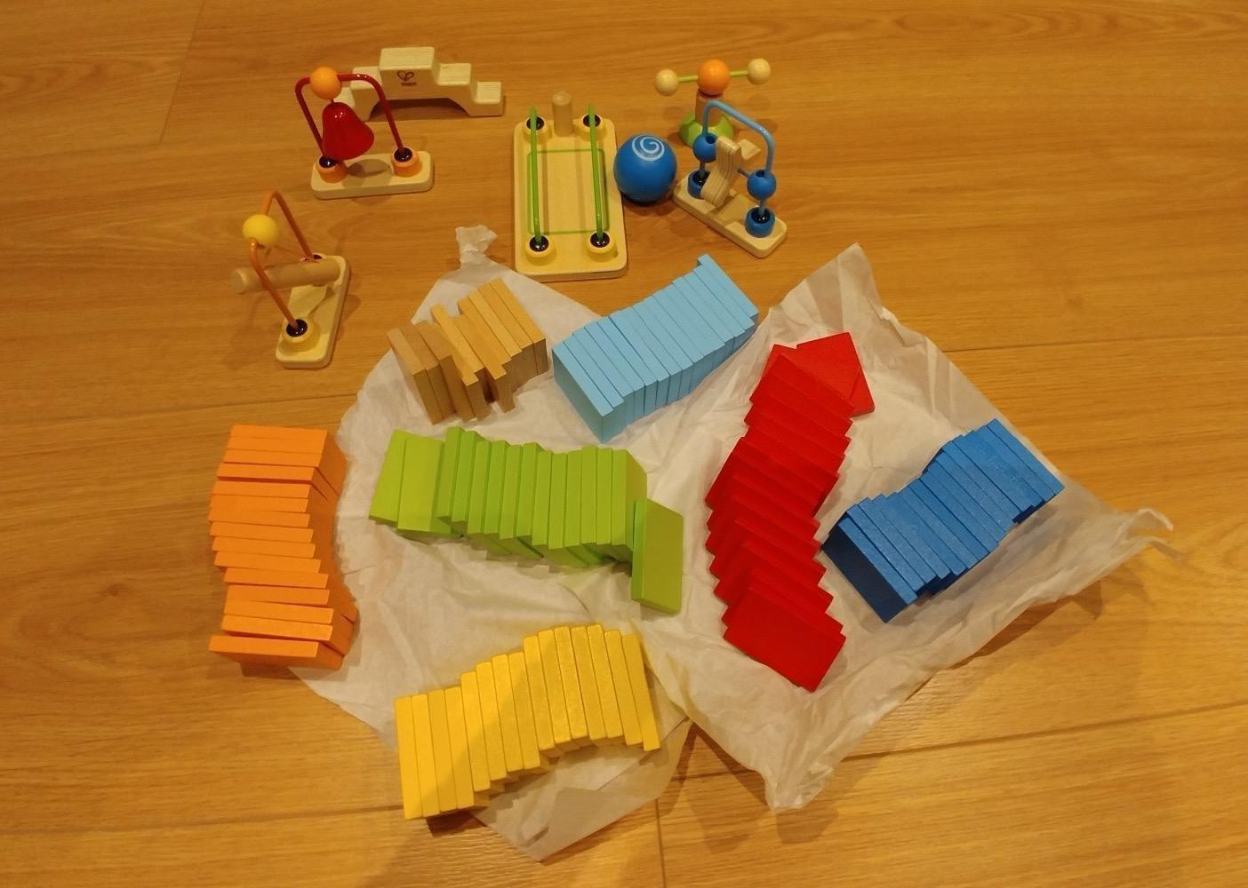 Hape Domino Dinamici set domino legno 107 pezzi multicolore