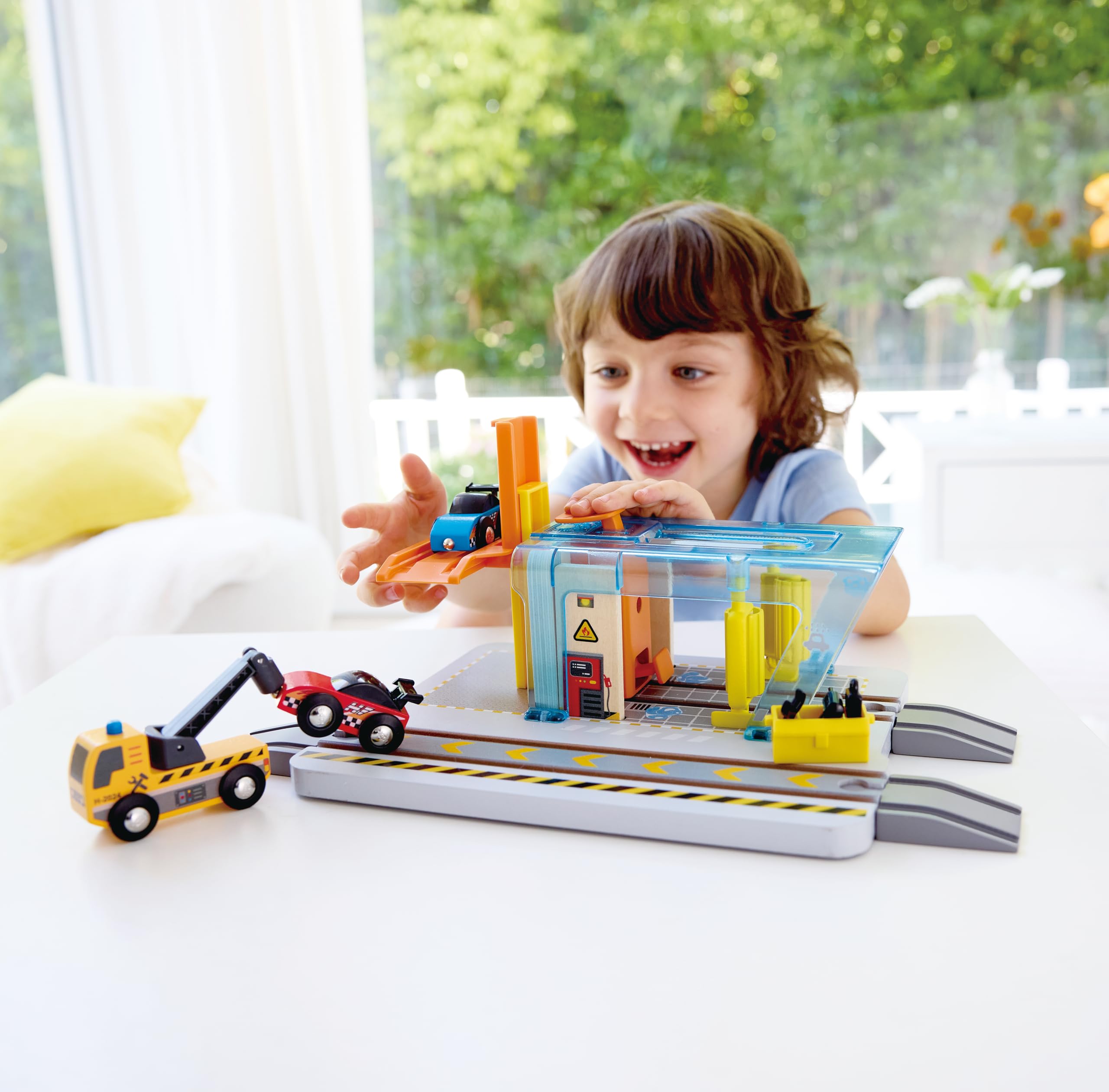Hape Railway Stazione Autolavaggio e Officina garage legno