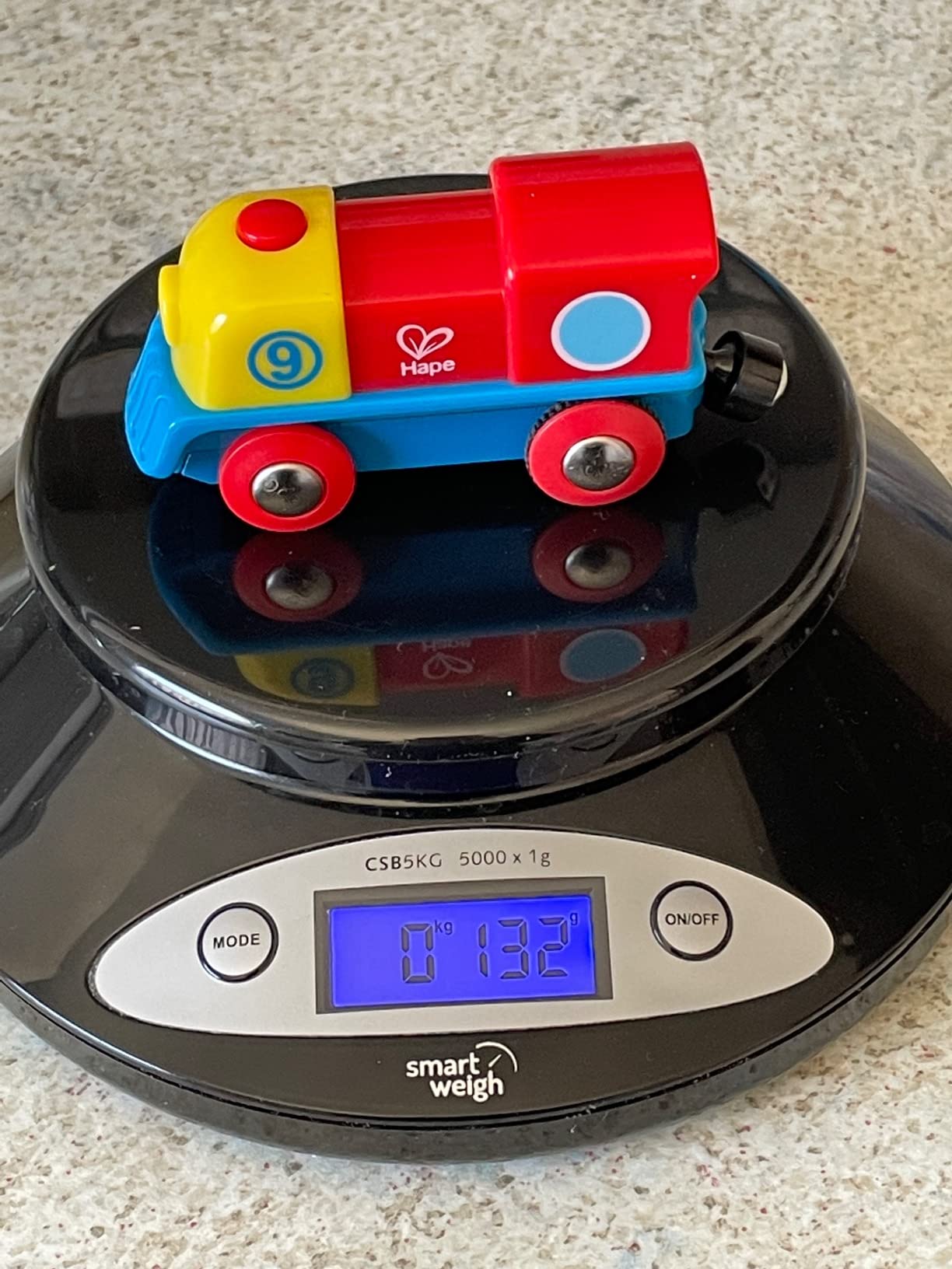 Hape E3820 Piccola Locomotiva a Batteria con Pulsante