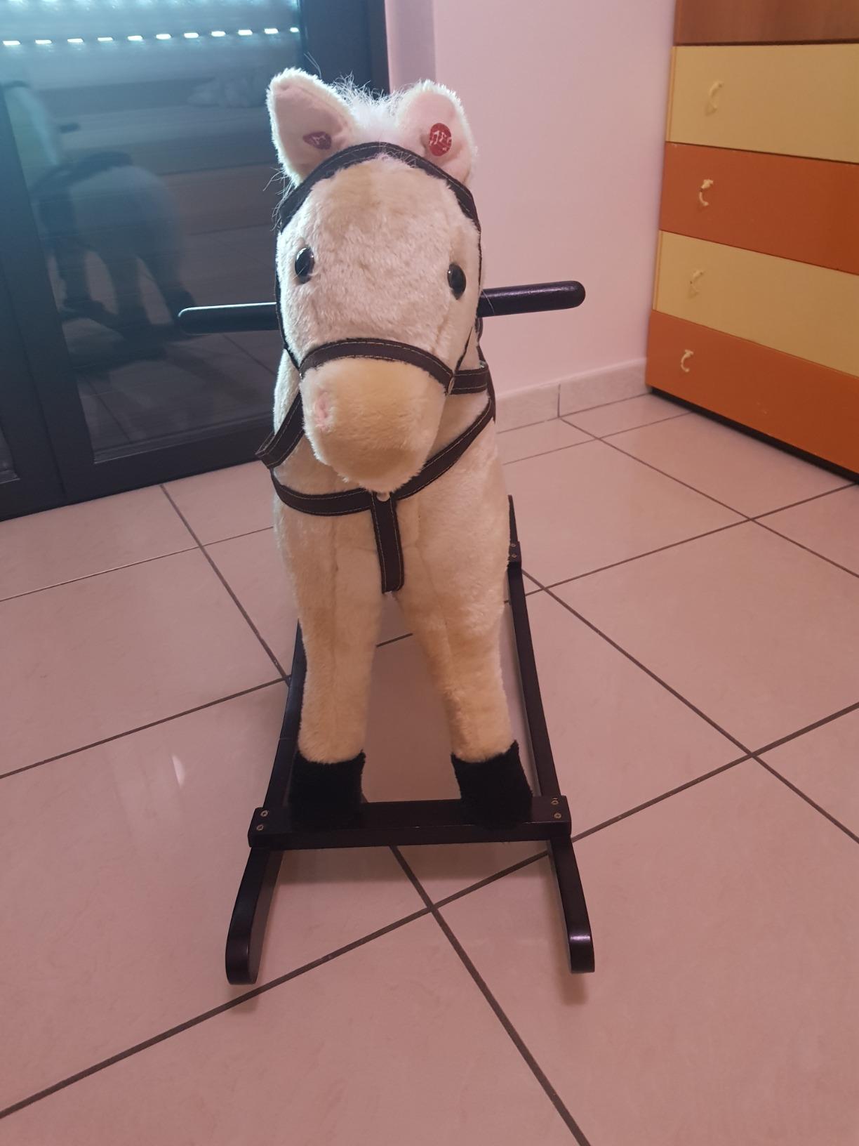 smallfoot 4101 Zottel cavallo a dondolo sonoro