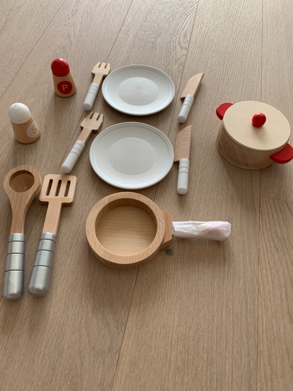 Hape Set Cucina e Servi Legno 13 Pezzi Gioco Ruolo 3 Anni+