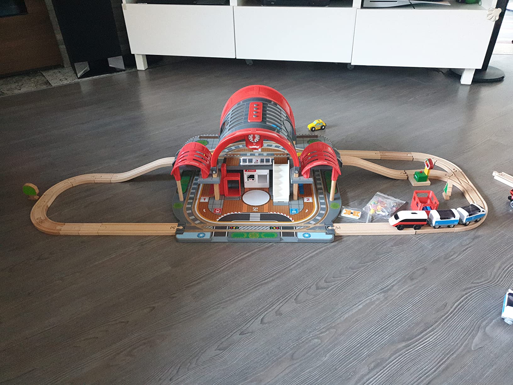Hape Stazione Grande Città stazione legno con proiettore